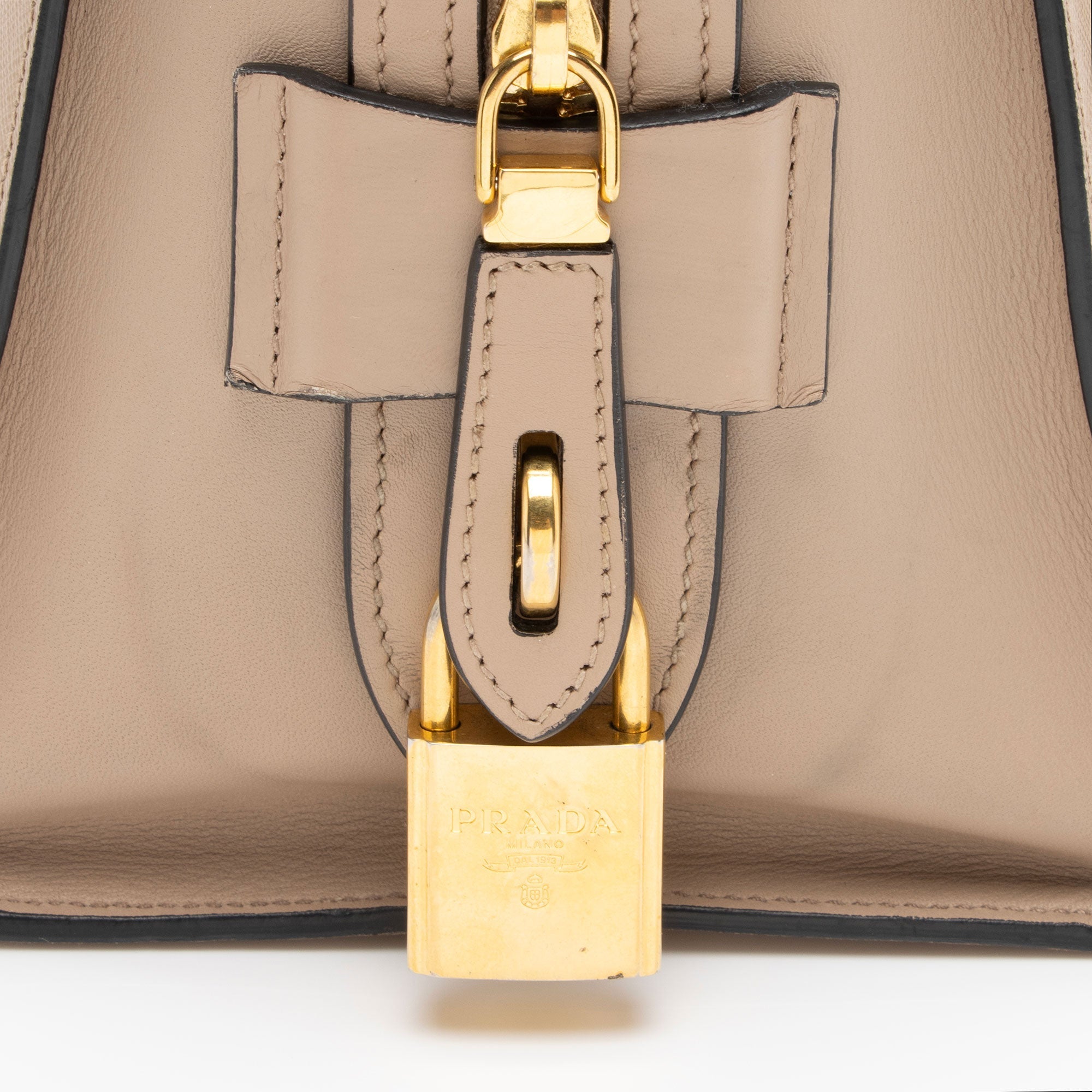 Prada Saffiano City Calf Esplanade Medium Tote (SHF-1eJe1G)