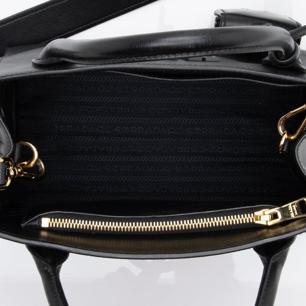 Prada Saffiano Cuir Leather Monochrome Small Tote (SHF-9NGmBJ)