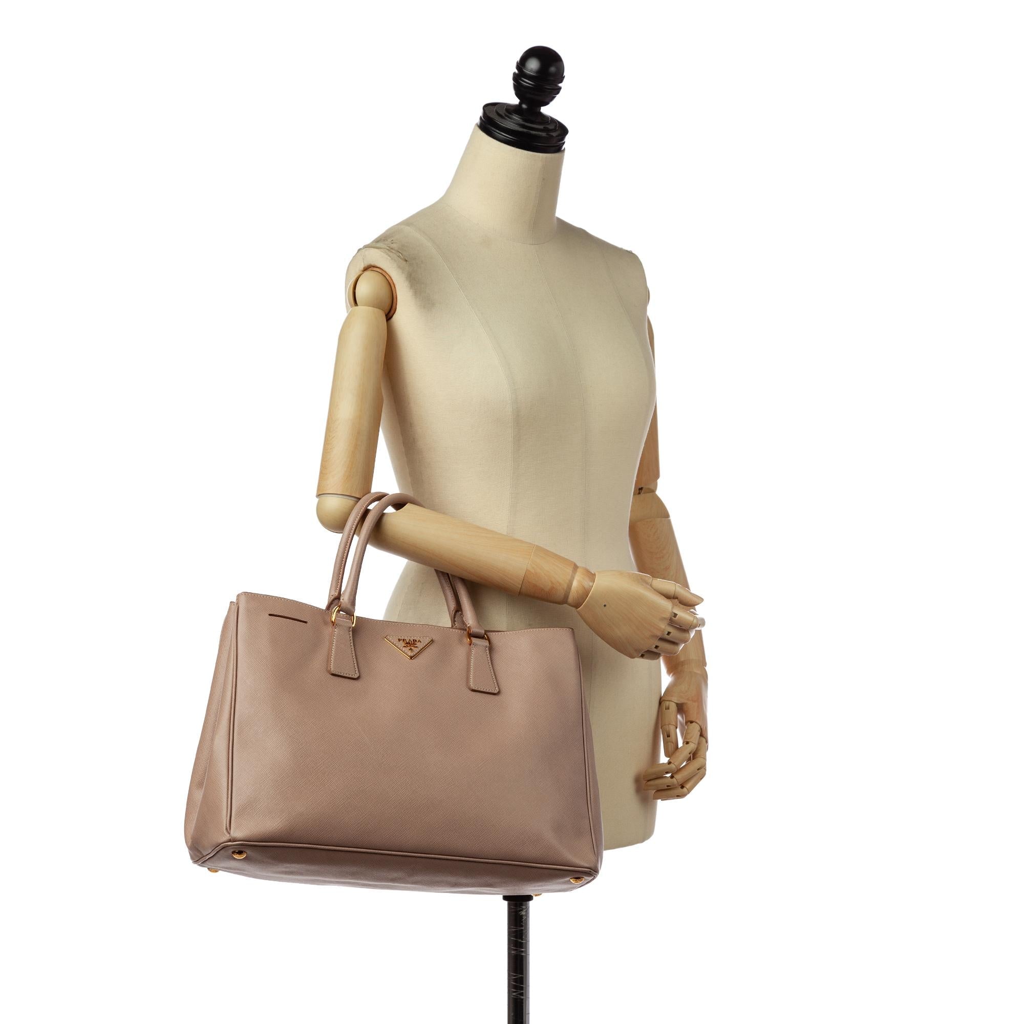 Prada Saffiano Galleria Tote Bag (SHG-31382)