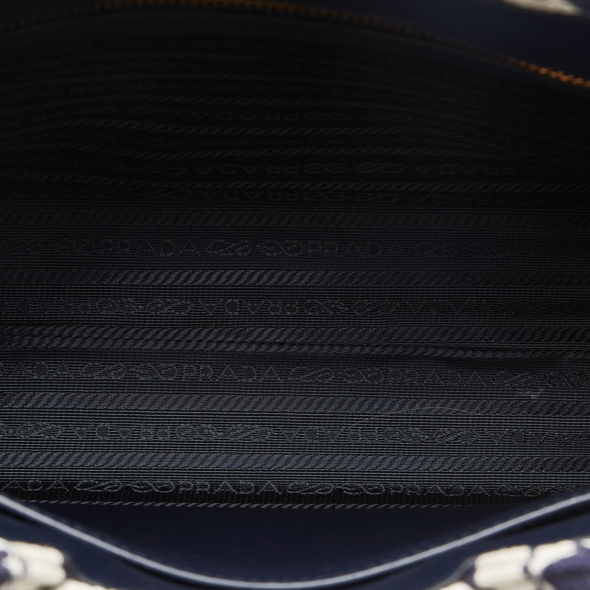 Prada Small Symbole Triangolo Tote (SHG-hRk7cv)