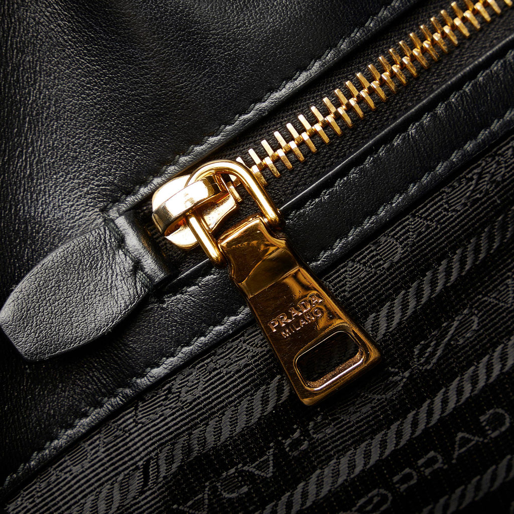 Prada Symbole Triangolo Tote (SHG-eoCrkY)