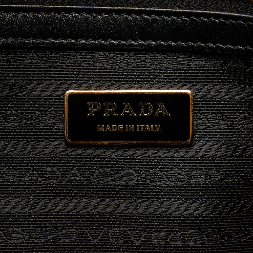 Prada Symbole Triangolo Tote (SHG-eoCrkY)
