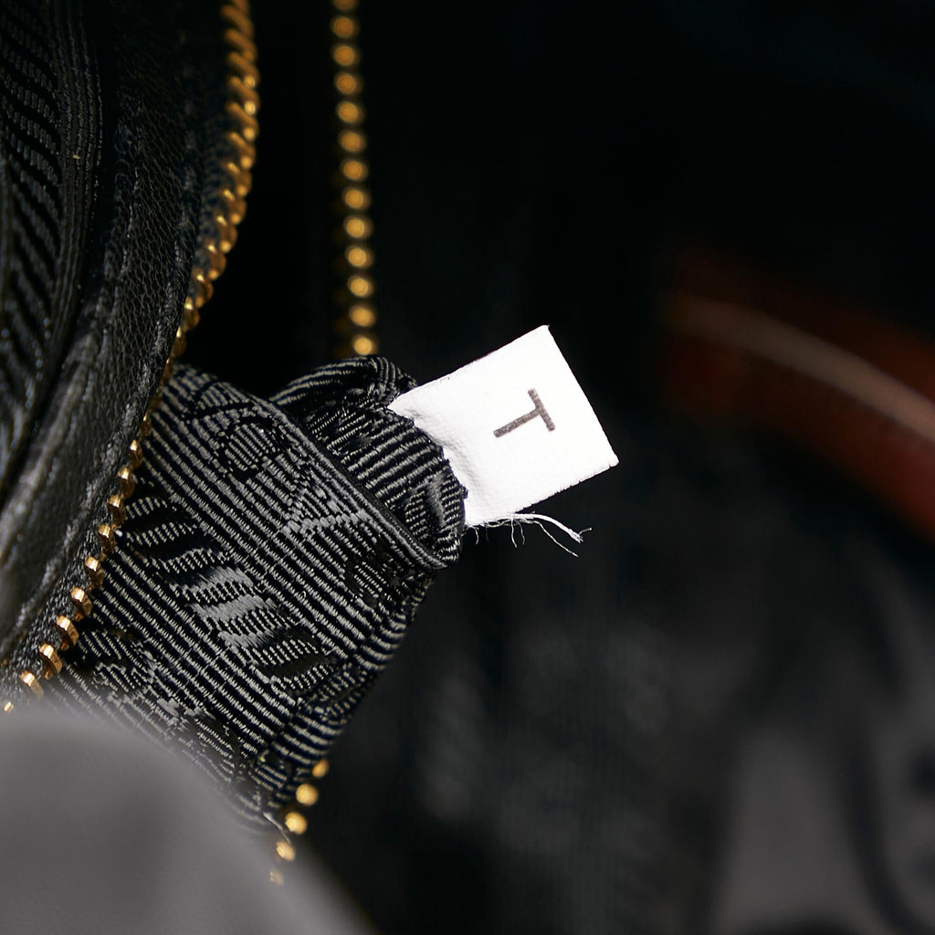 Prada Tessuto Drawstring Tote (SHG-doD2Ev)