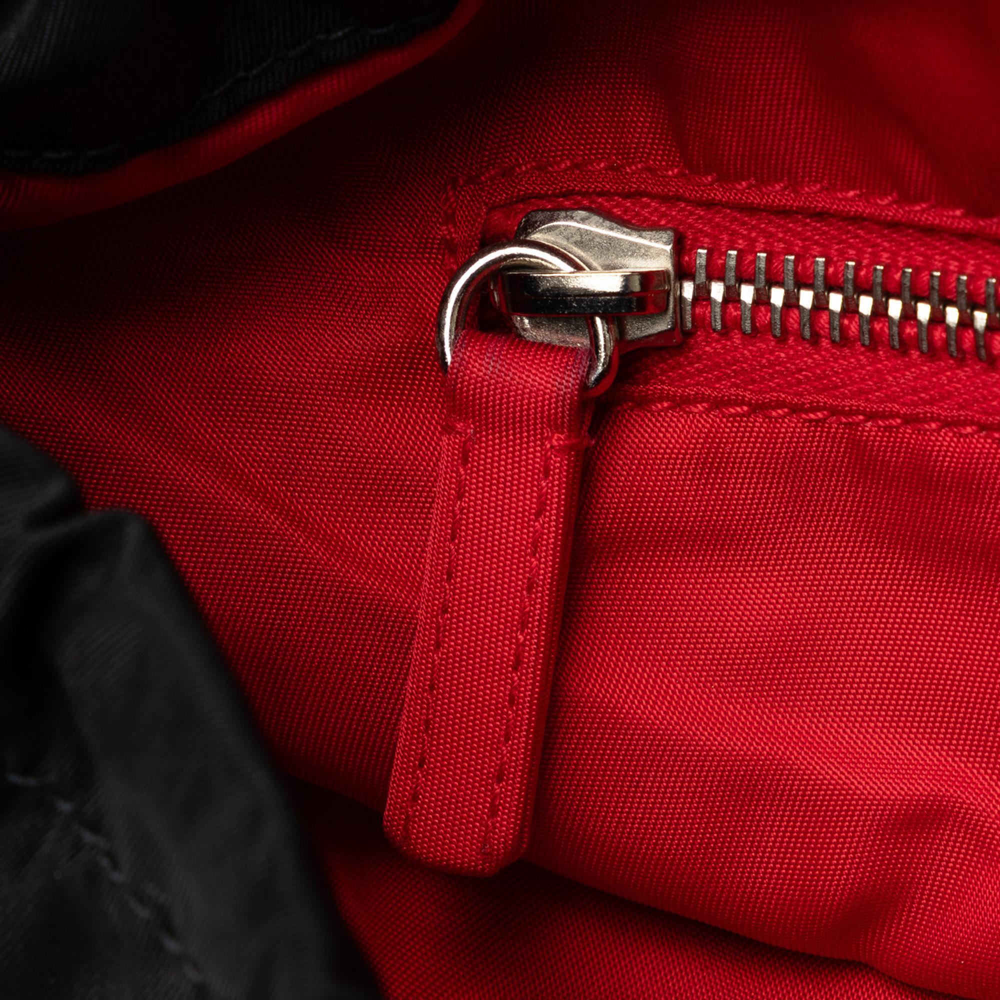 Prada Tessuto Drawstring Tote (SHG-KLu2YA)