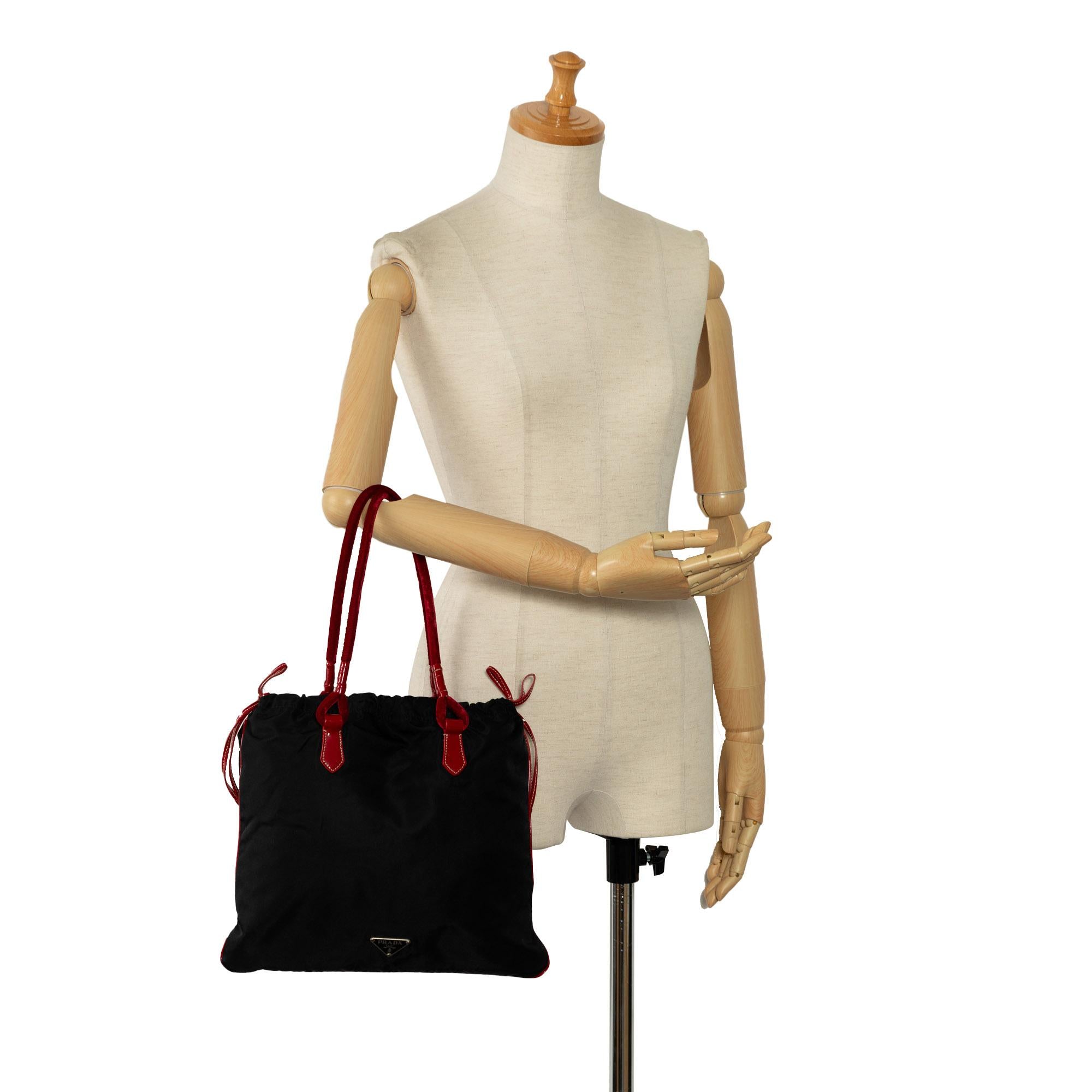 Prada Tessuto Drawstring Tote (SHG-KLu2YA)