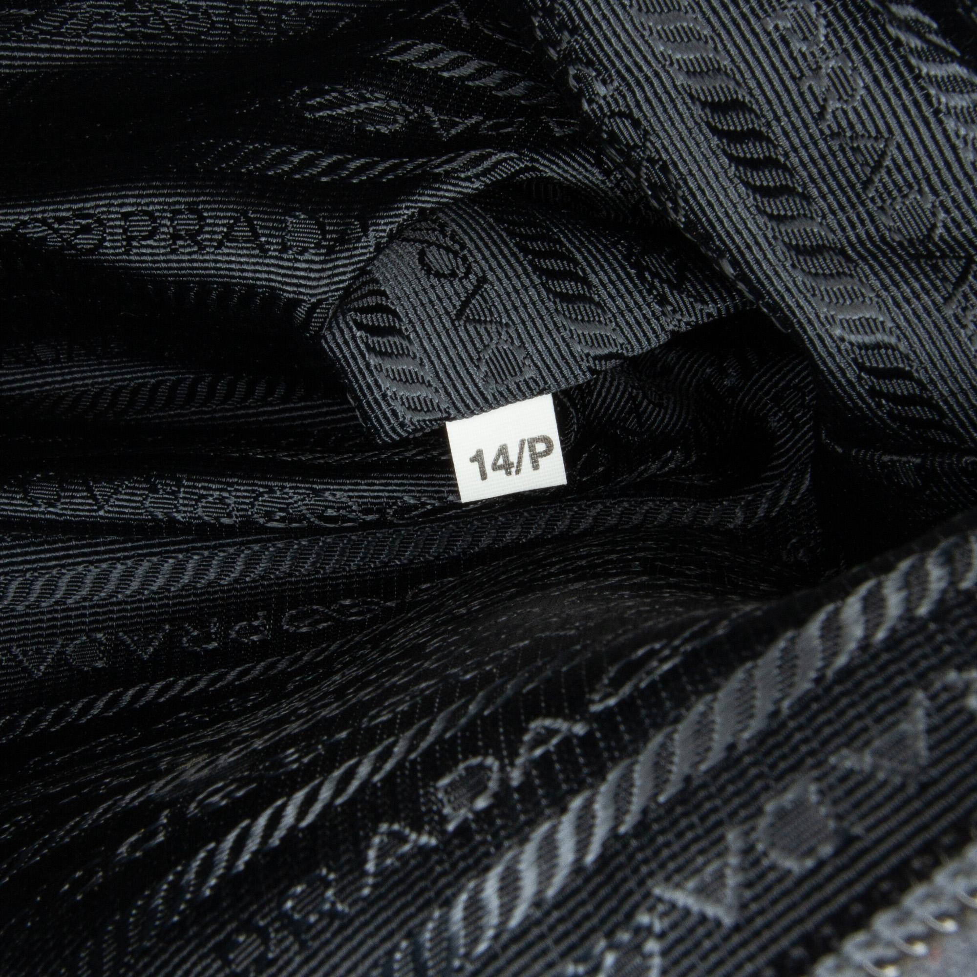 Prada Tessuto Stampato Tote (SHG-CaJDZn)