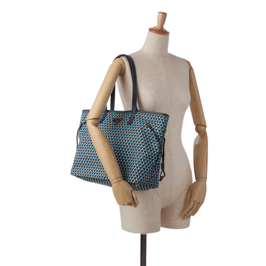 Prada Tessuto Stampato Tote (SHG-CaJDZn)