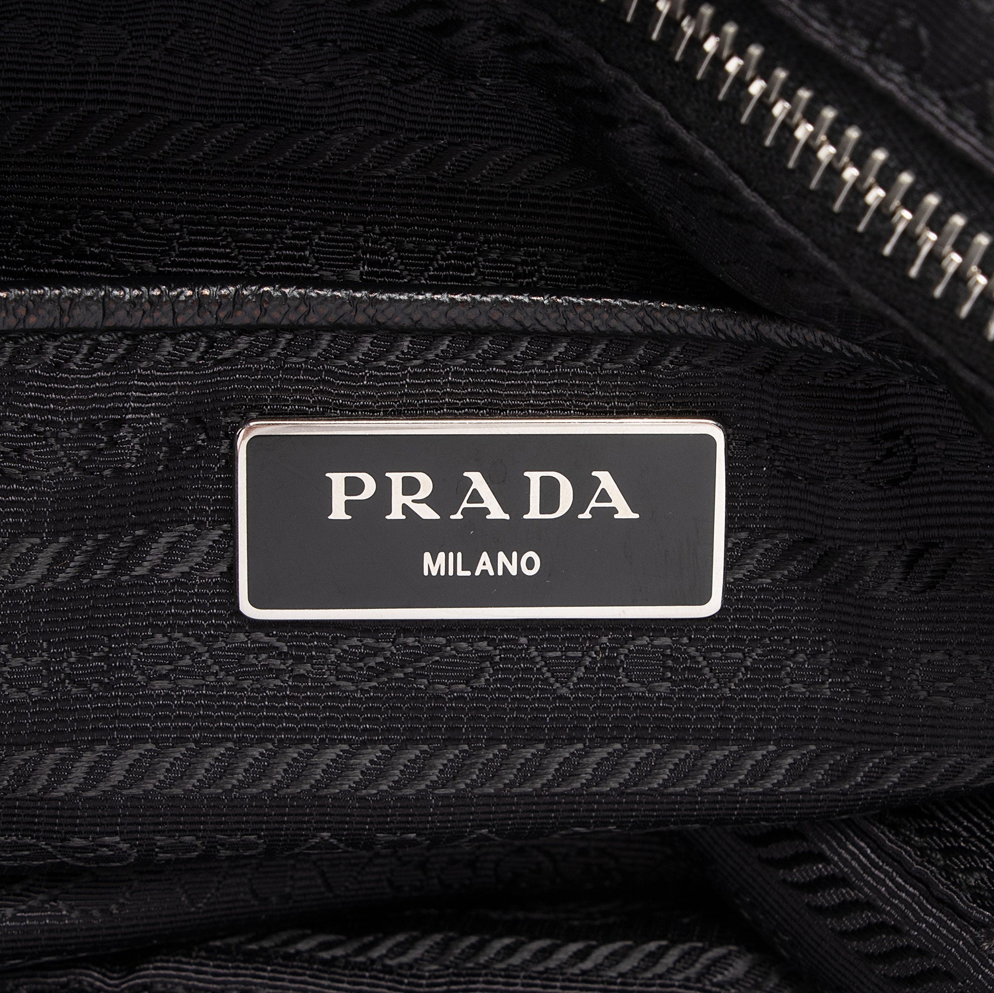 Prada Tessuto Tall Tote (SHF-cp77H4)