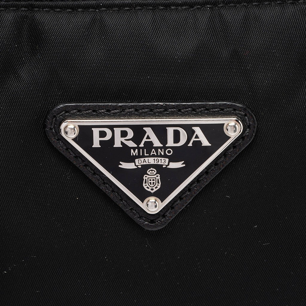 Prada Tessuto Tall Tote (SHF-cp77H4)