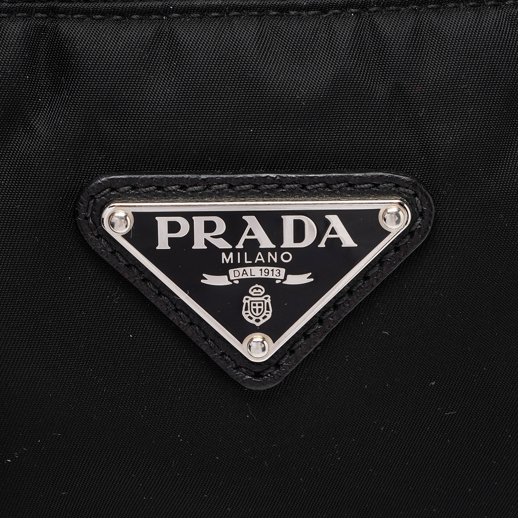 Prada Tessuto Tall Tote (SHF-cp77H4)