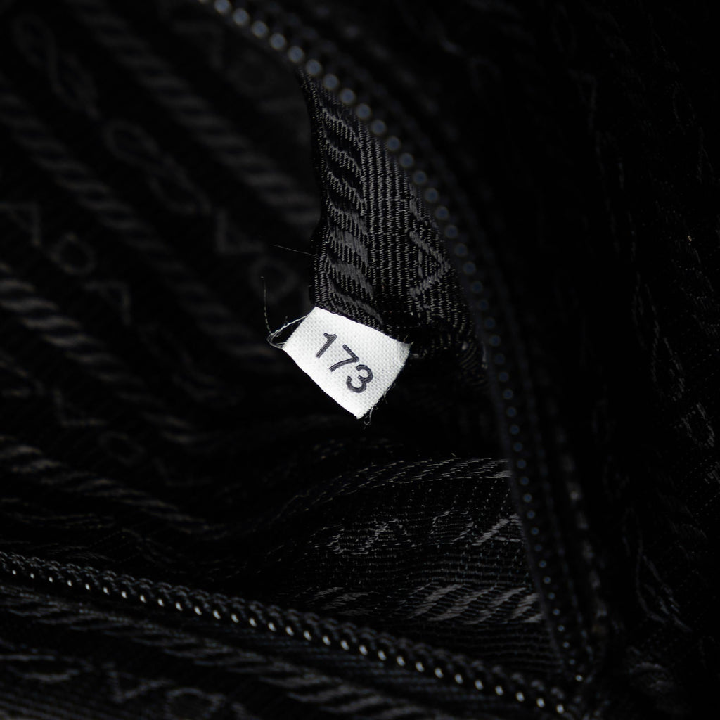 Prada Tessuto Tote Bag (SHG-yxbzP2)