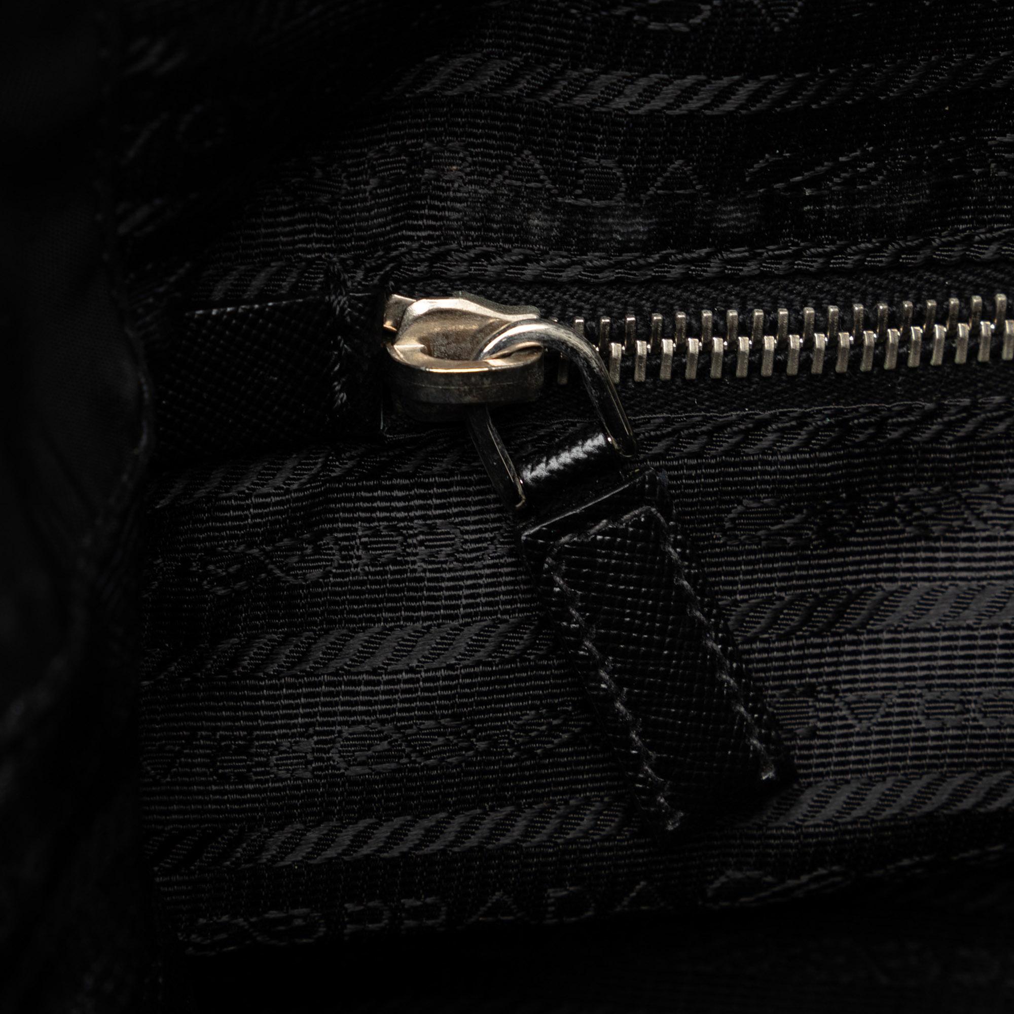Prada Tessuto Tote Bag (SHG-vvc2hy)