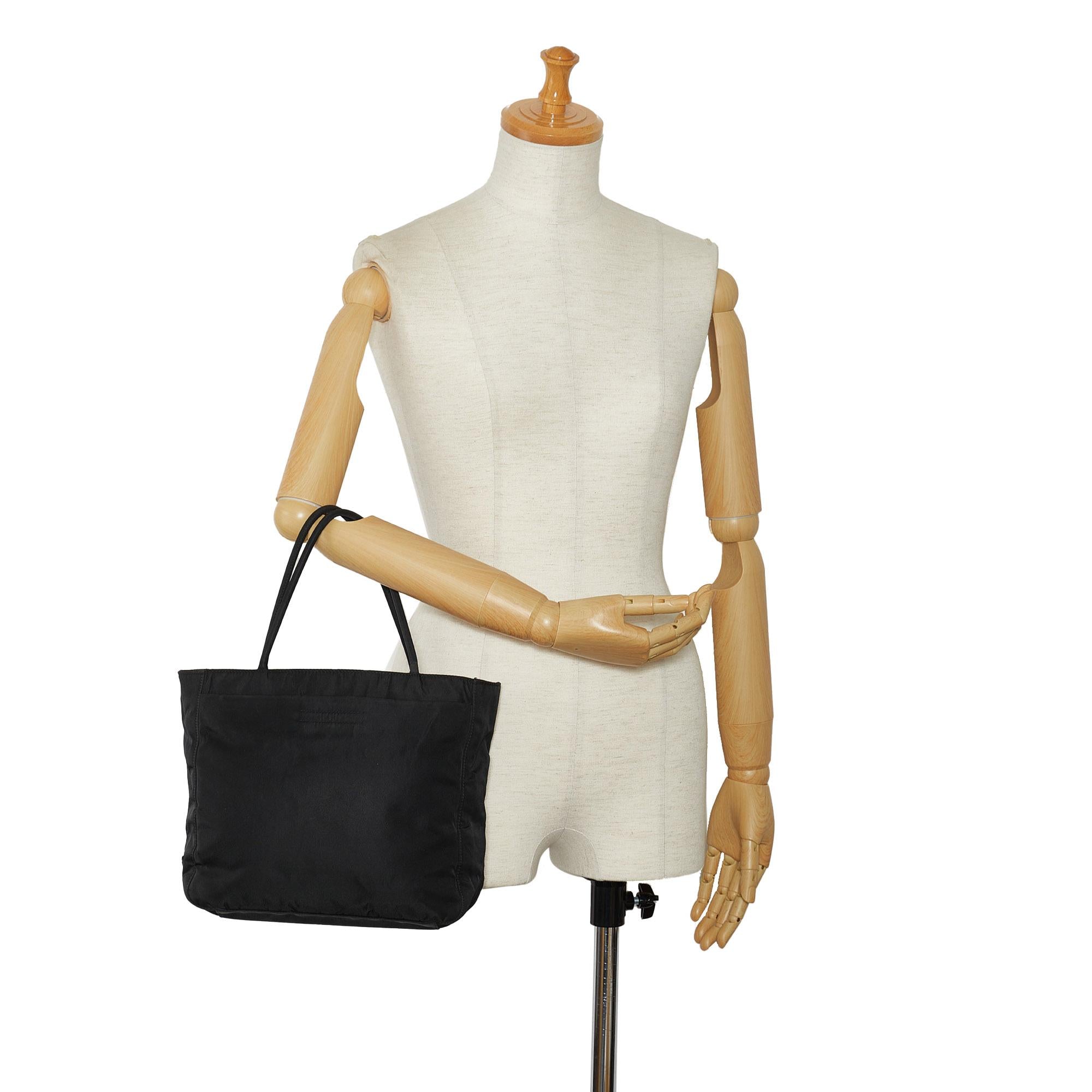 Prada Tessuto Tote (SHG-TAn15u)