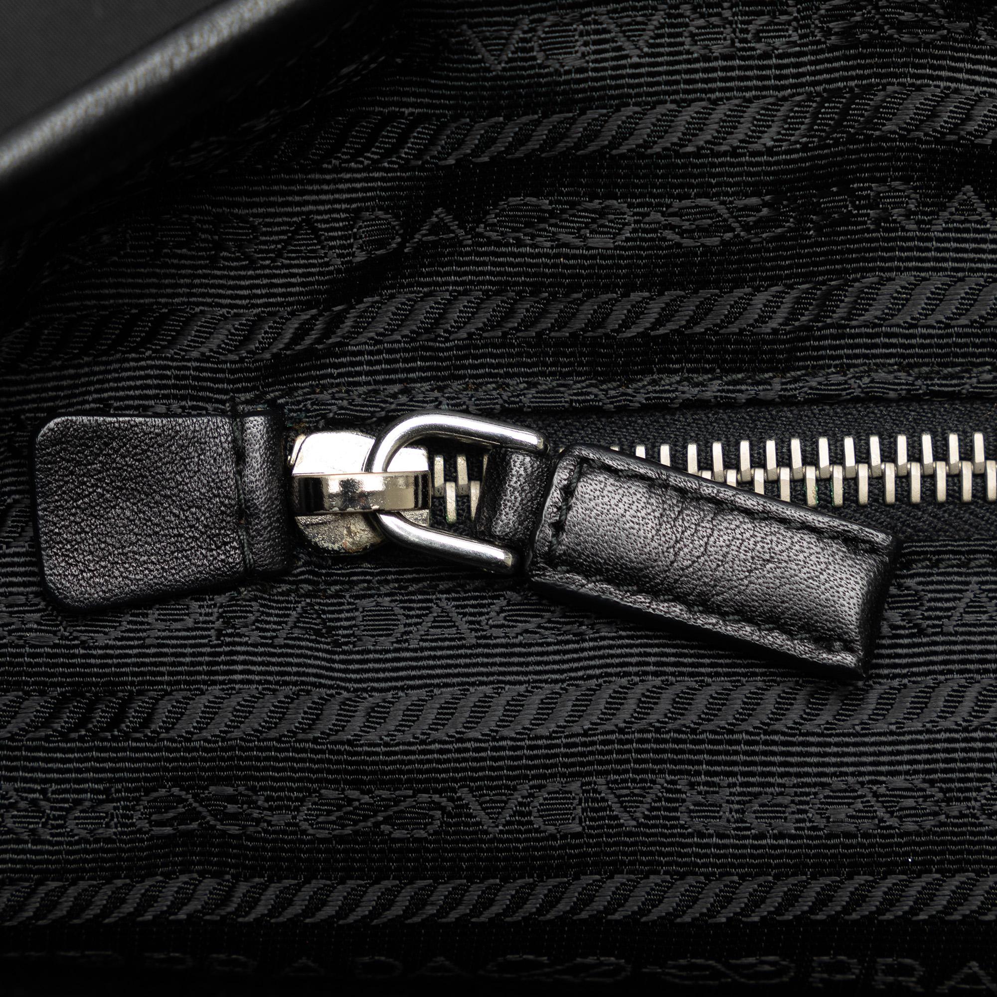Prada Tessuto Tote (SHG-4PJFps)