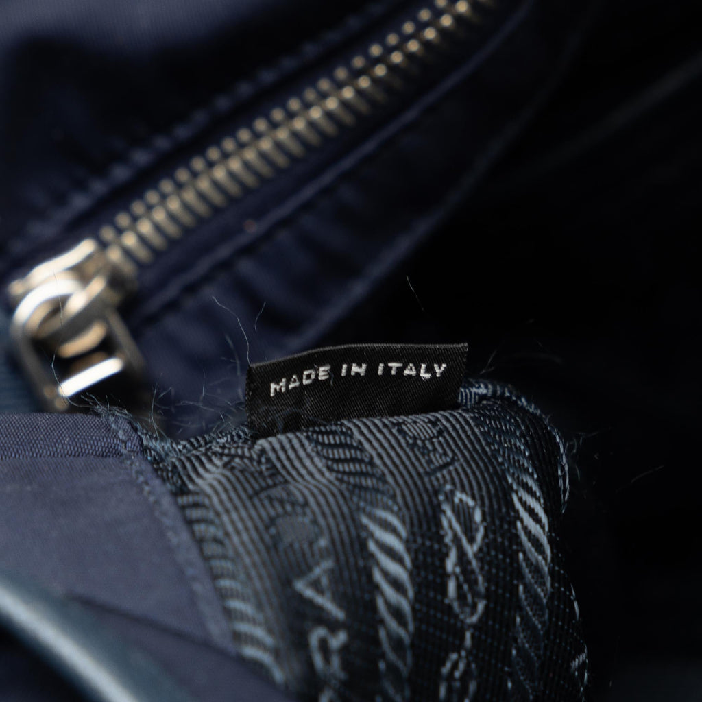 Prada Tessuto Tote (SHG-7zansr)