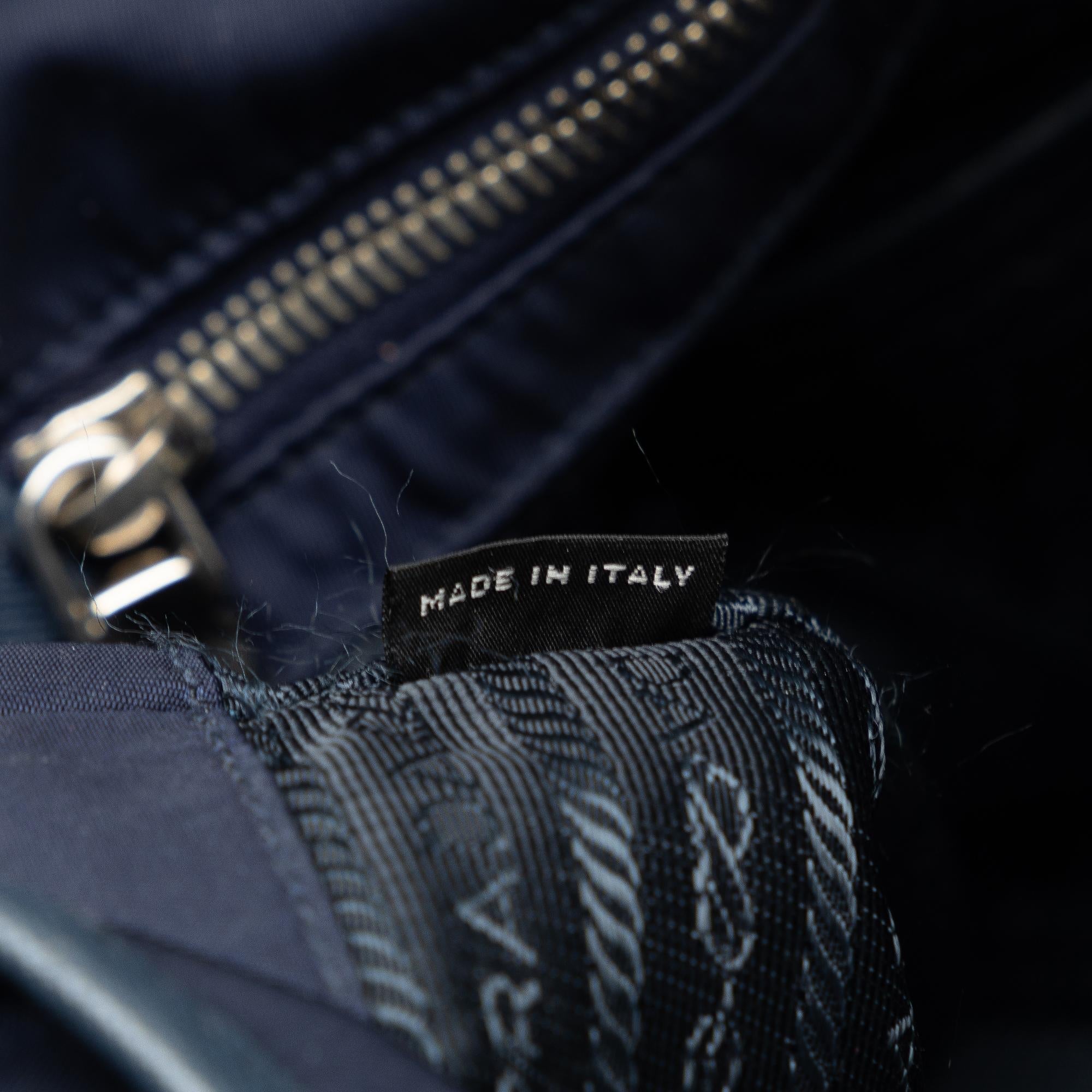 Prada Tessuto Tote (SHG-7zansr)