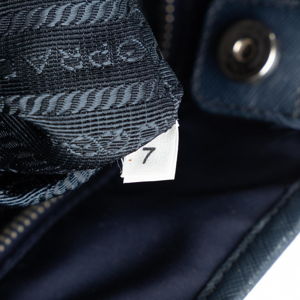 Prada Tessuto Tote (SHG-7zansr)