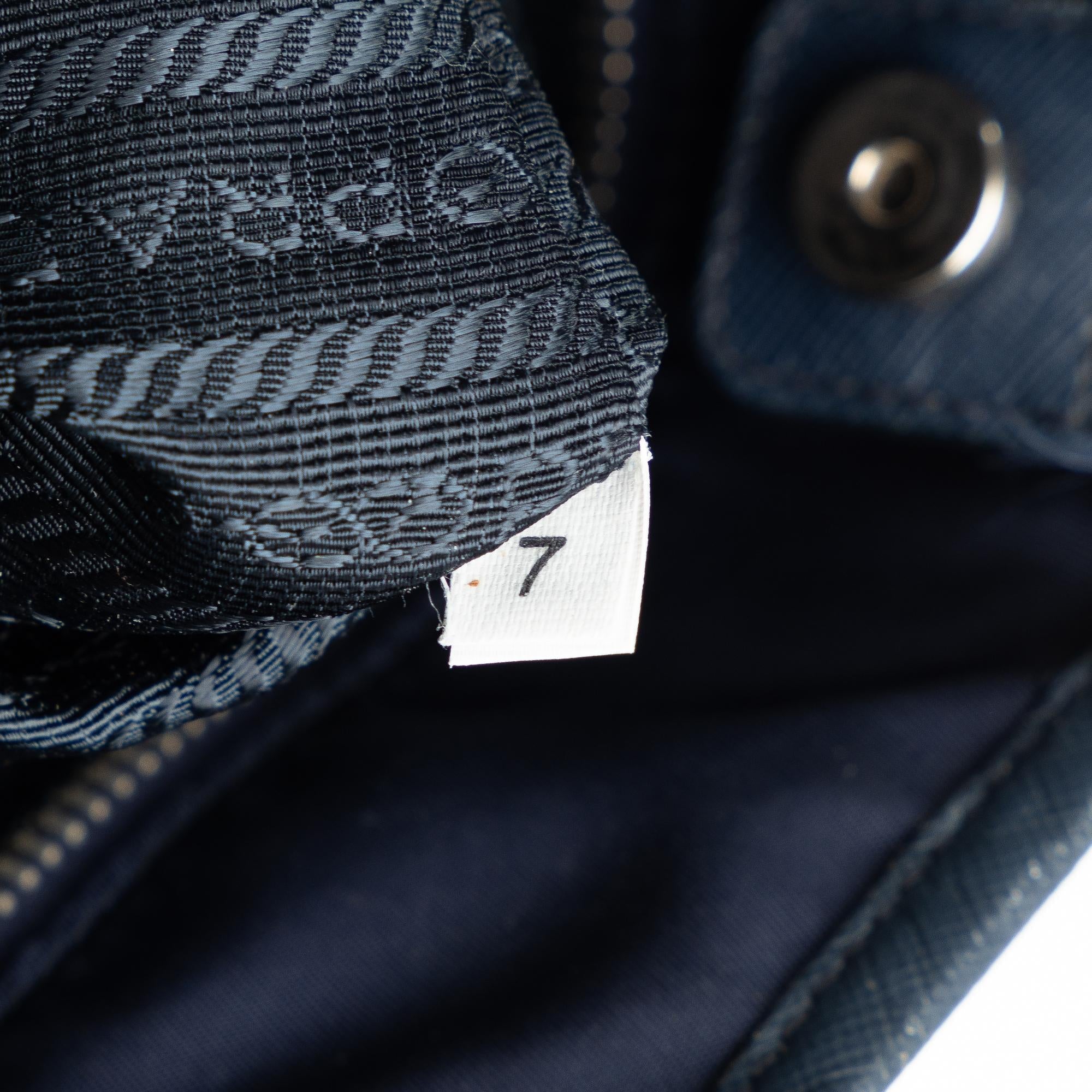 Prada Tessuto Tote (SHG-7zansr)