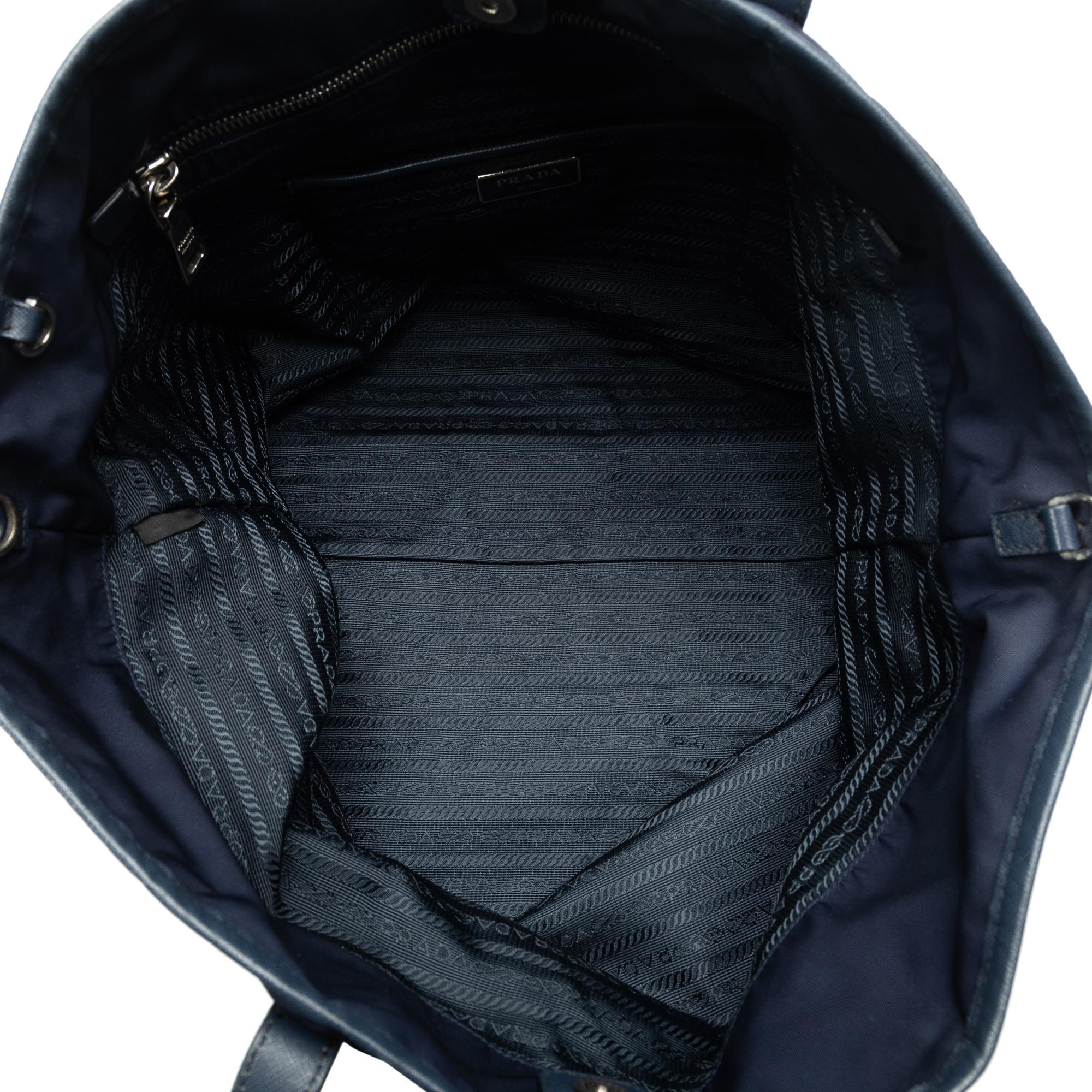 Prada Tessuto Tote (SHG-7zansr)