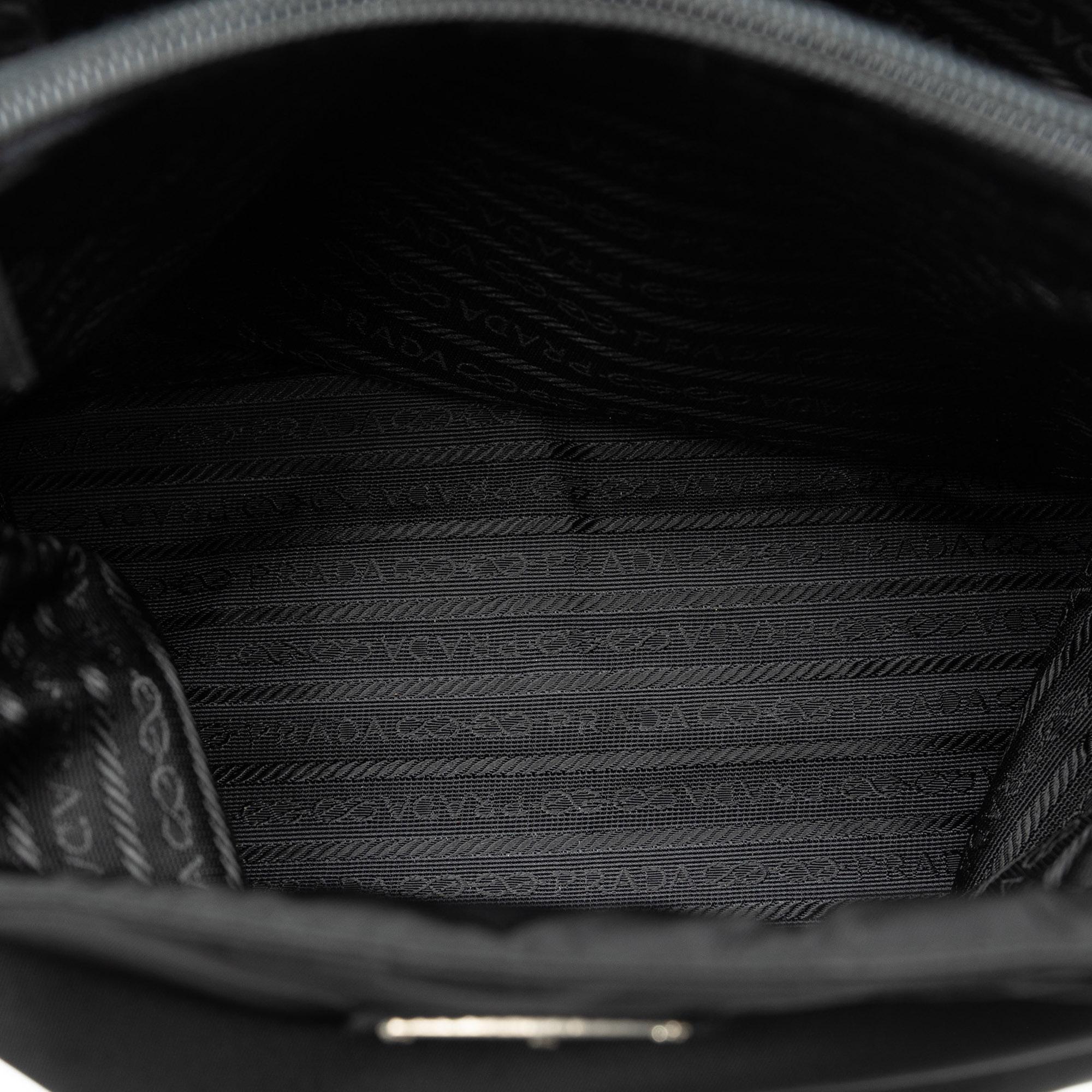 Prada Tessuto Tote (SHG-UN2GXe)