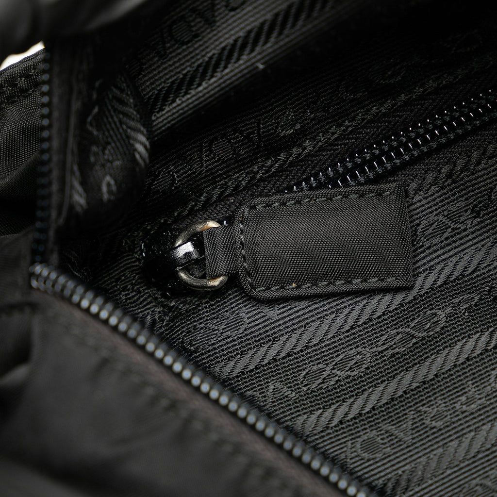 Prada Tessuto Tote (SHG-DlClbH)