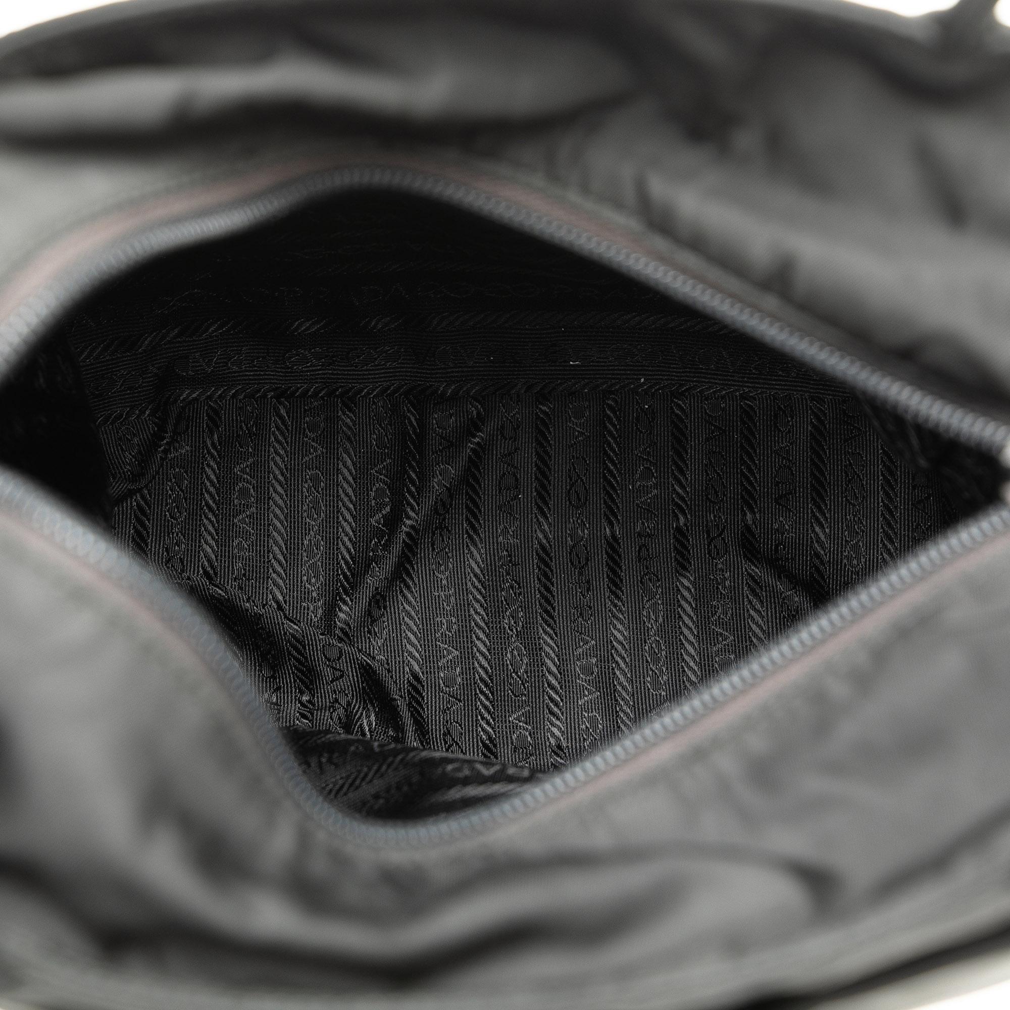 Prada Tessuto Tote (SHG-DlClbH)