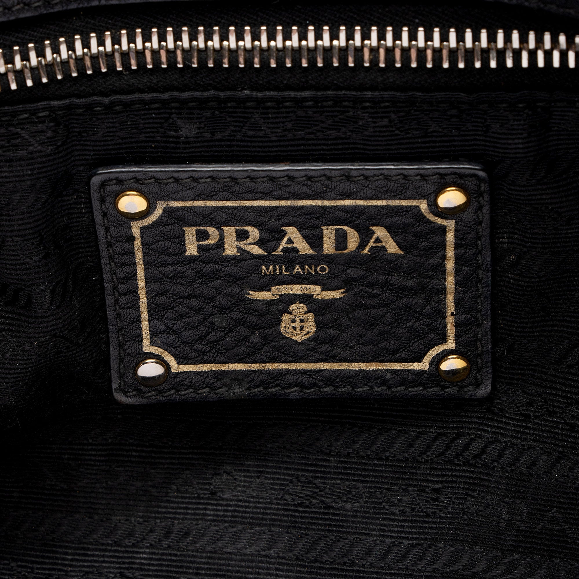 Prada Vitello Daino Leather Pushlock Tote (SHF-hBazVI)