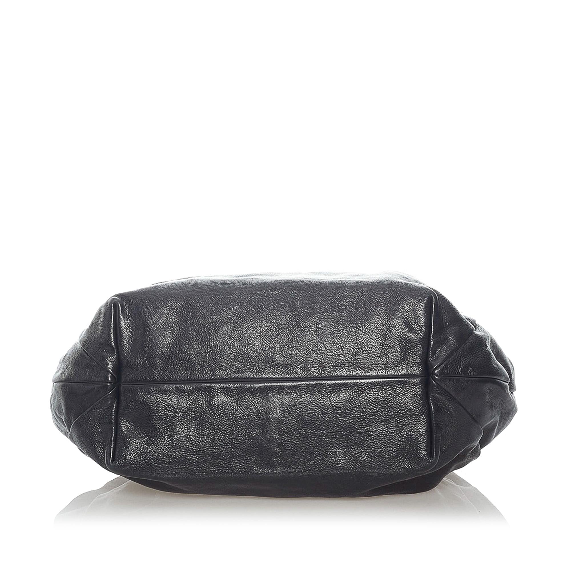 Prada Vitello Daino Leather Tote Bag (SHG-32029)