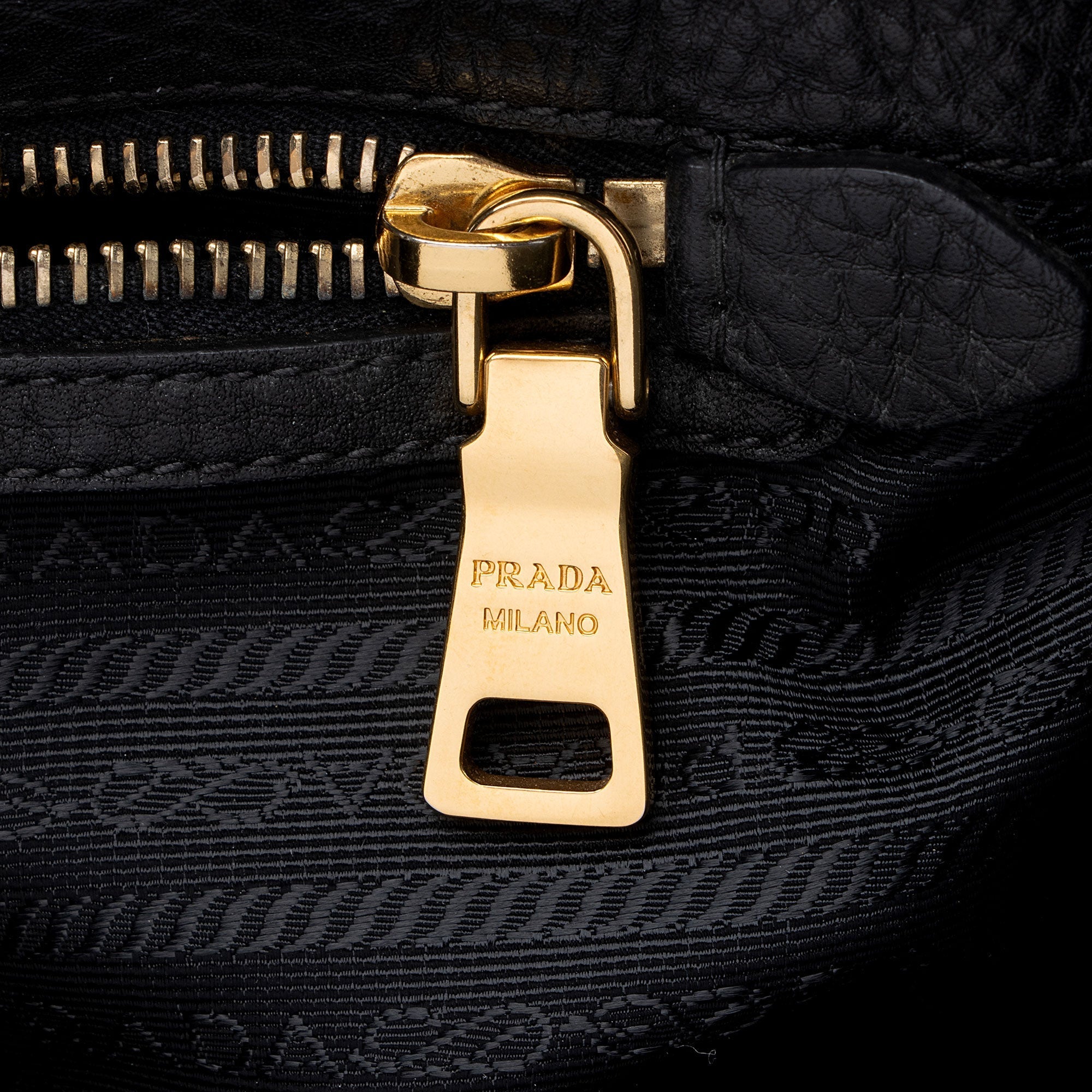 Prada Vitello Daino Shopping Tote (SHF-I79QkY)