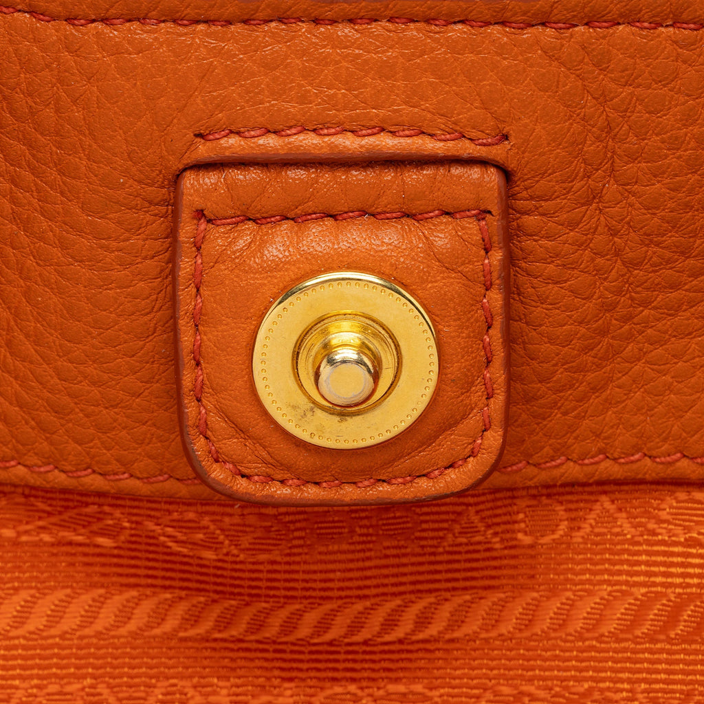 Prada Vitello Daino Shopping Tote (SHF-O52UVd)