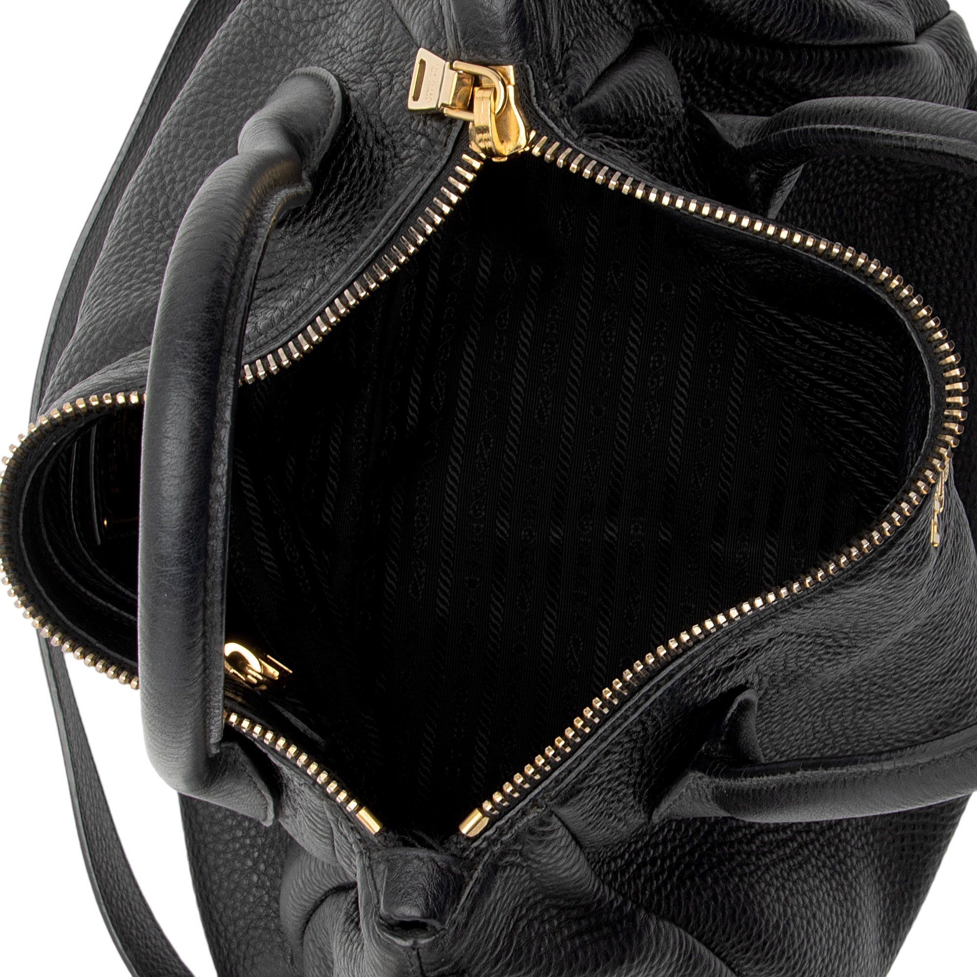 Prada Vitello Daino Shopping Tote (SHF-vYoFUv)