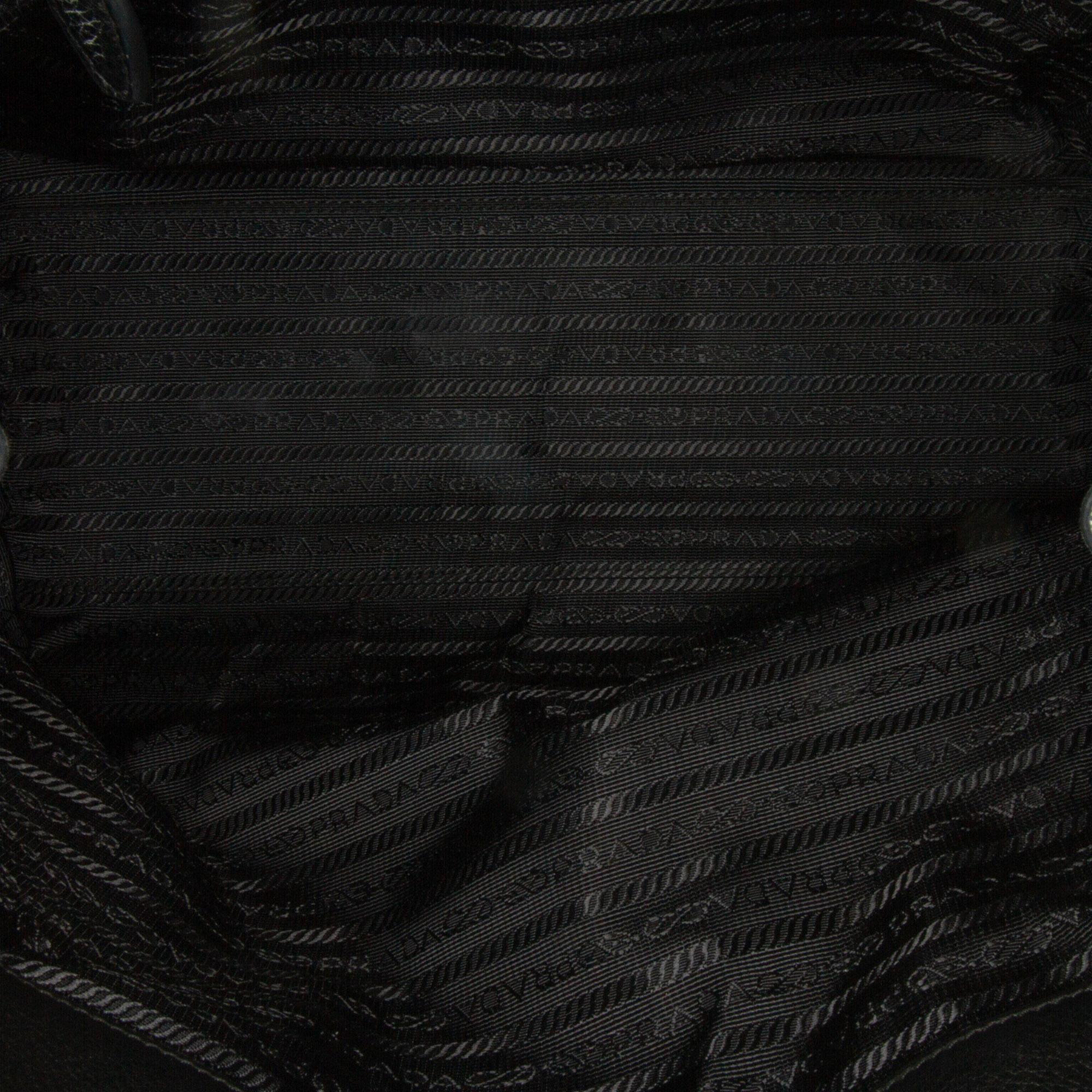 Prada Vitello Daino Side Zip Tote (SHG-G8aLLR)