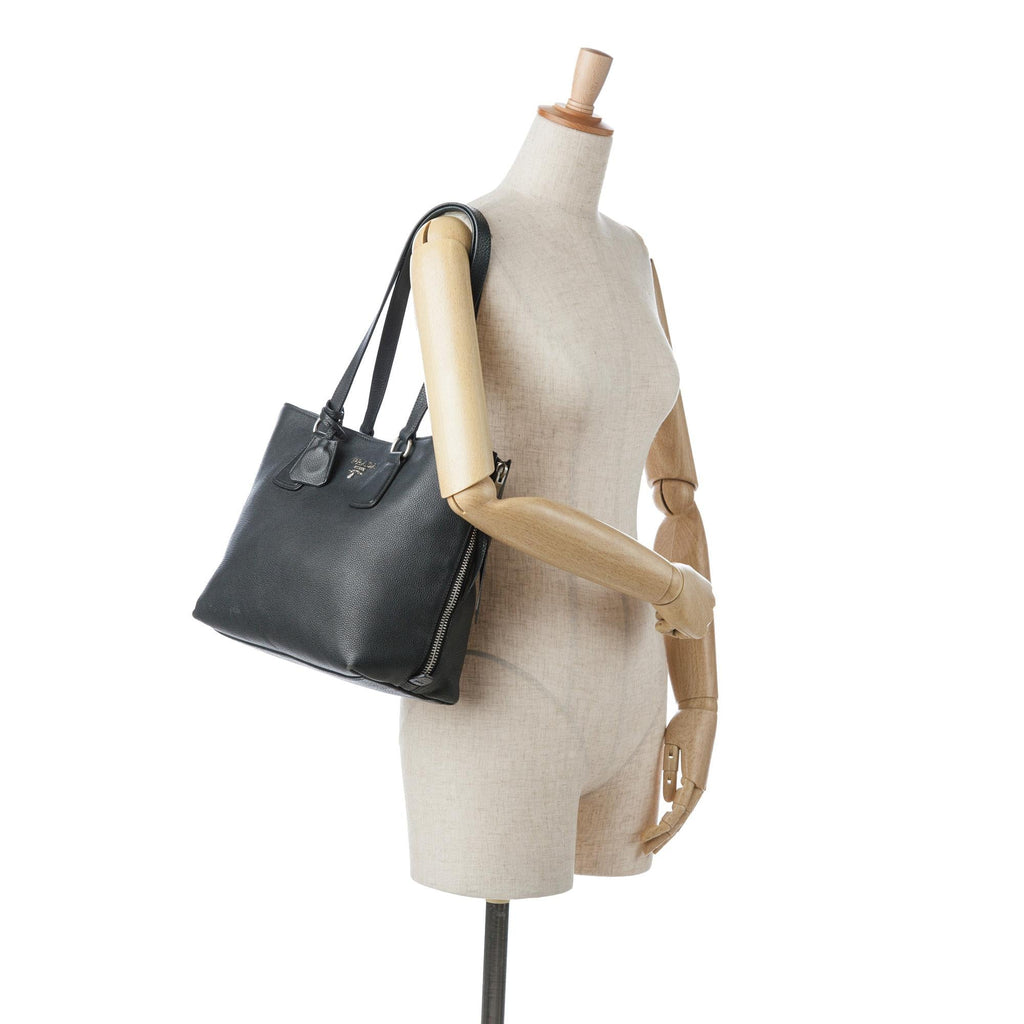 Prada Vitello Daino Side Zip Tote (SHG-G8aLLR)