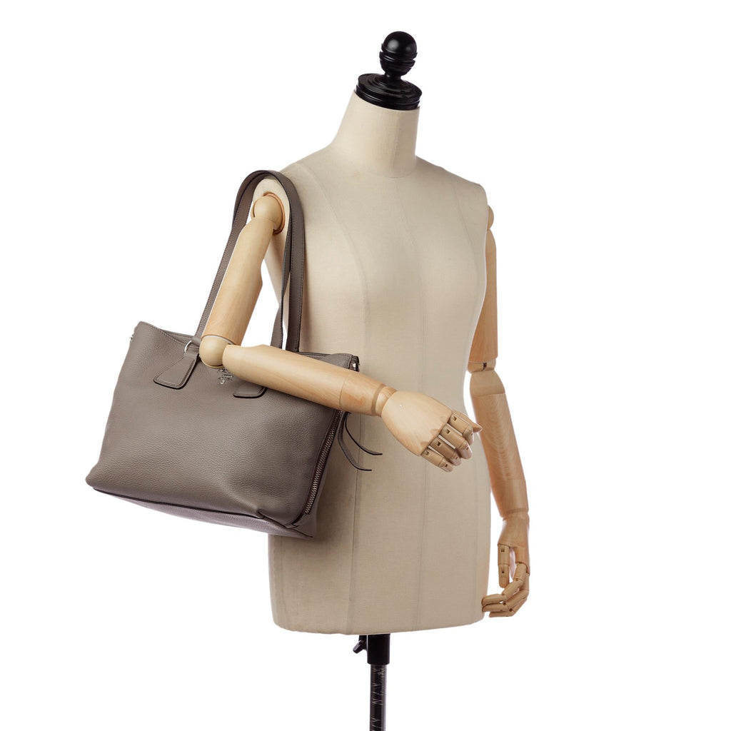Prada Vitello Daino Tote Bag (SHG-31343)