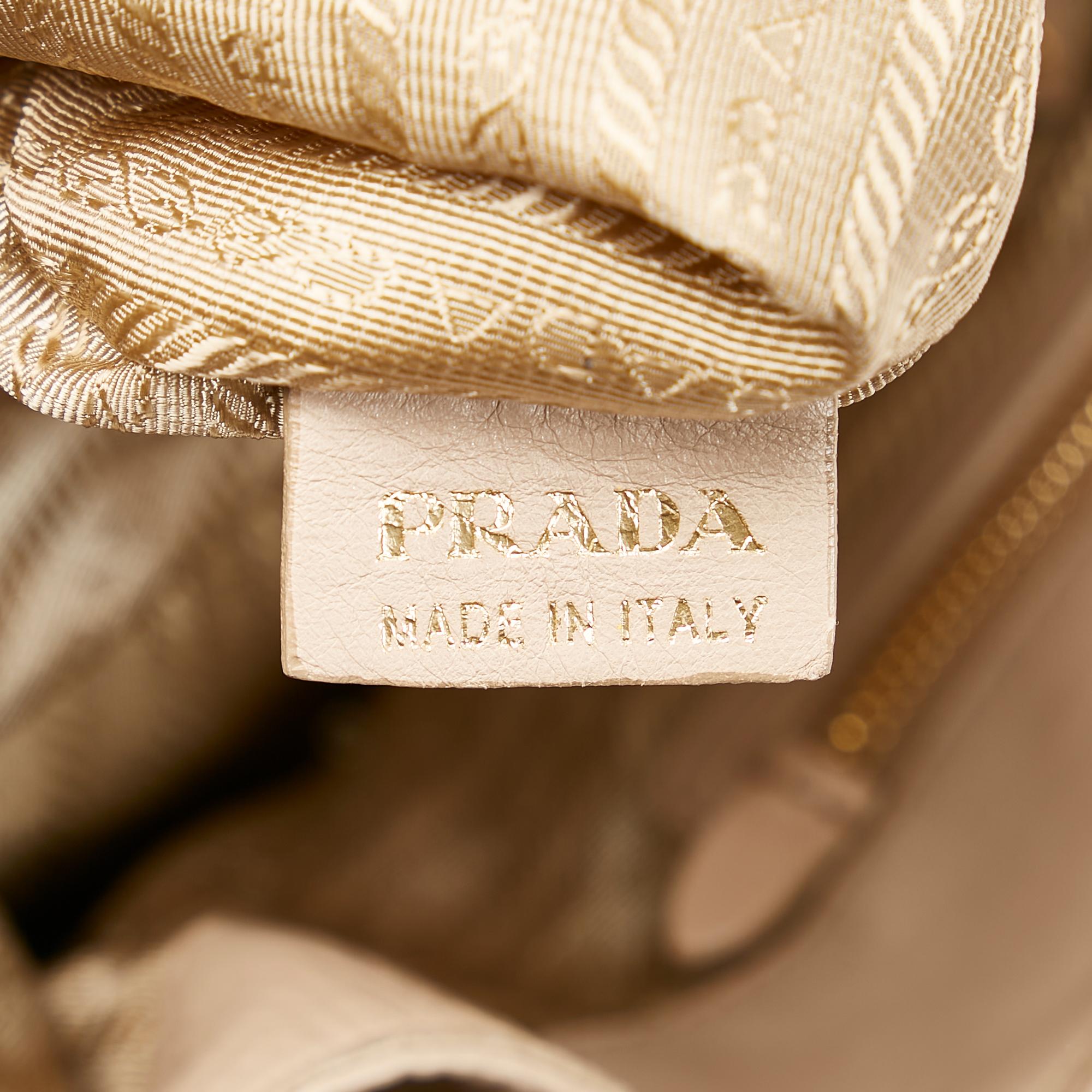 Prada Vitello Daino Tote (SHG-36114)