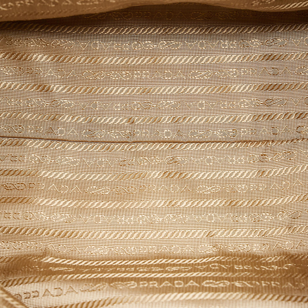 Prada Vitello Daino Tote (SHG-36114)