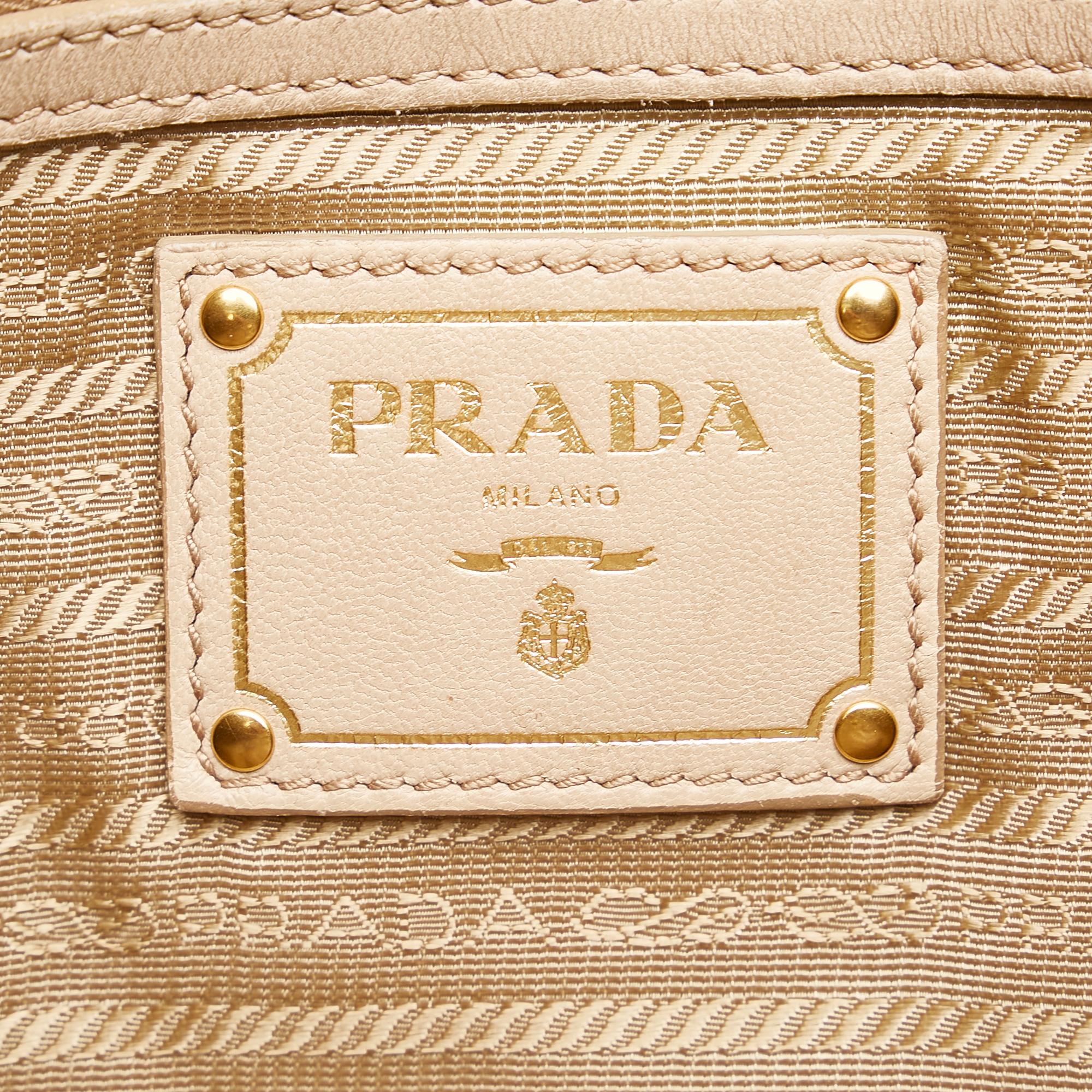 Prada Vitello Daino Tote (SHG-36114)
