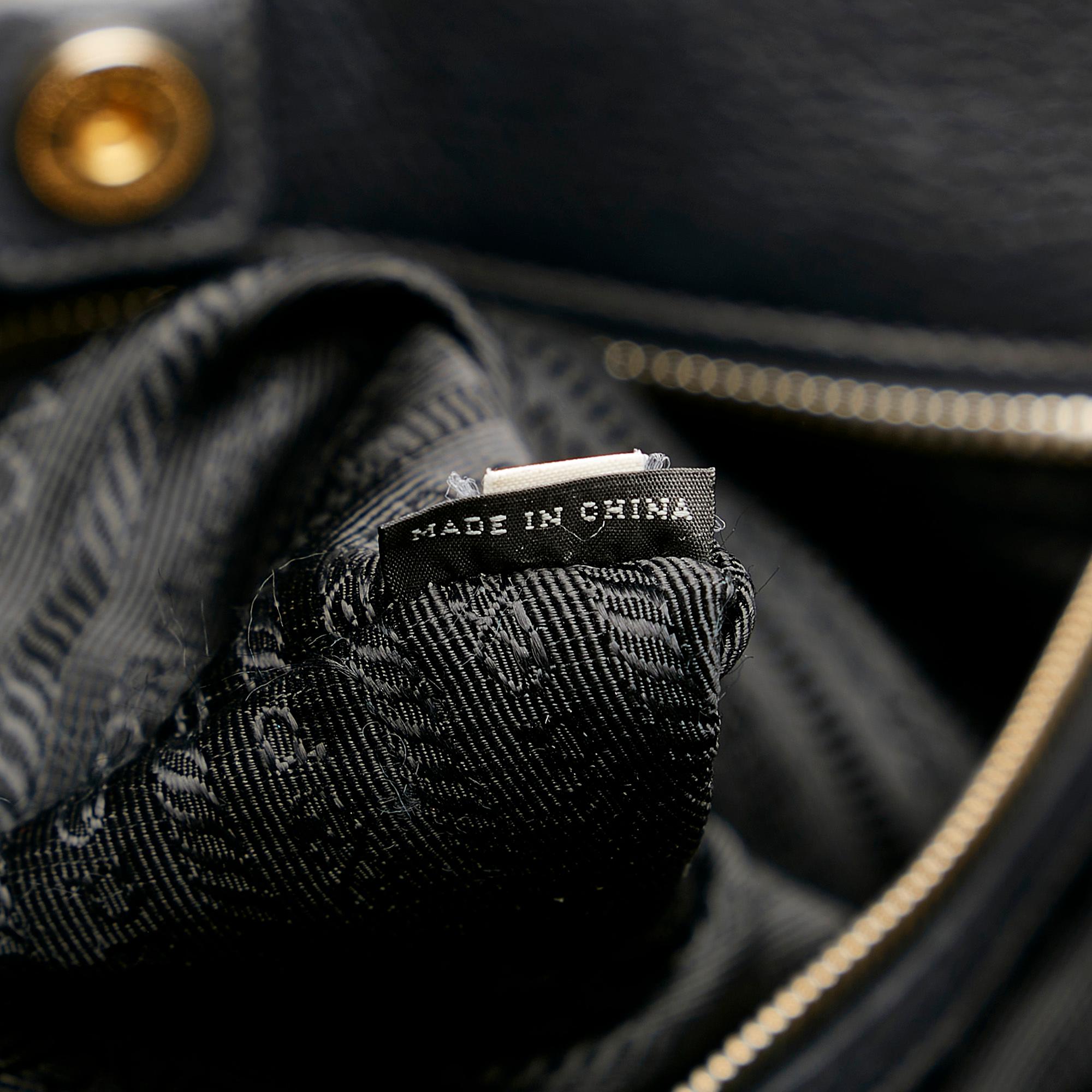 Prada Vitello Daino Tote (SHG-nYFZou)