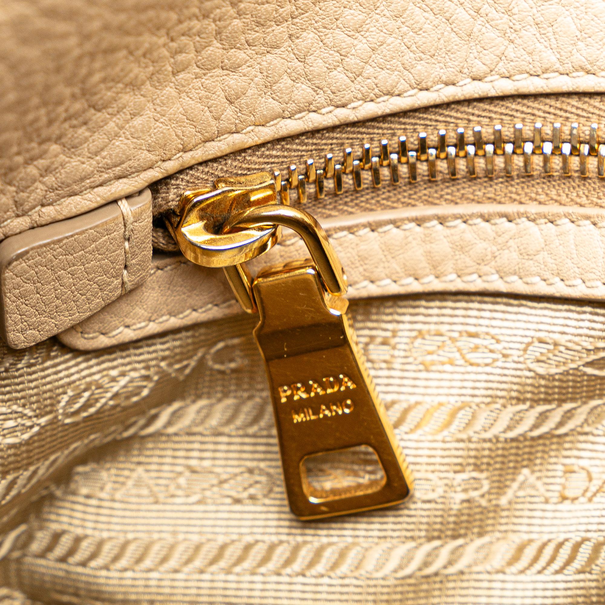 Prada Vitello Daino Tote (SHG-FRa3rC)