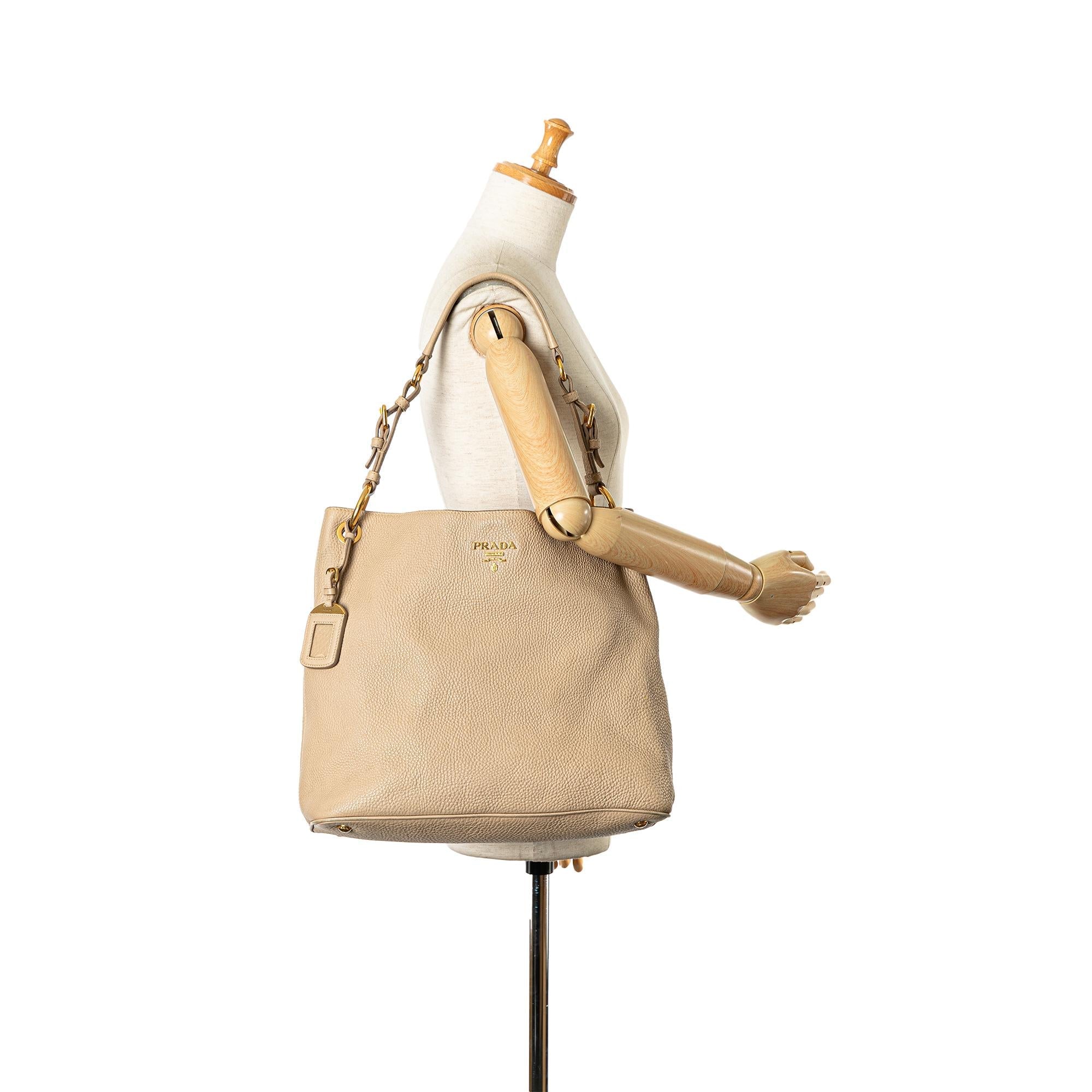 Prada Vitello Daino Tote (SHG-FRa3rC)