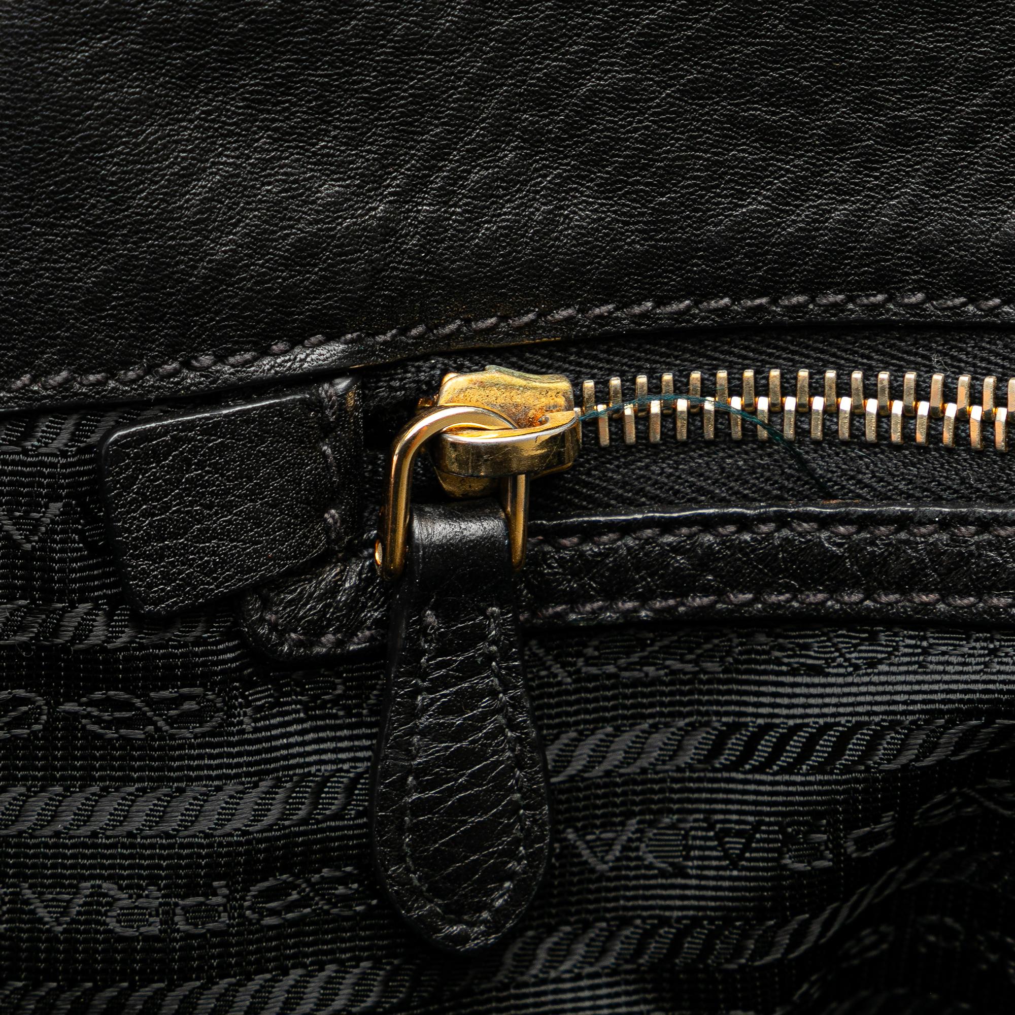 Prada Vitello Daino Tote (SHG-gNT3TM)
