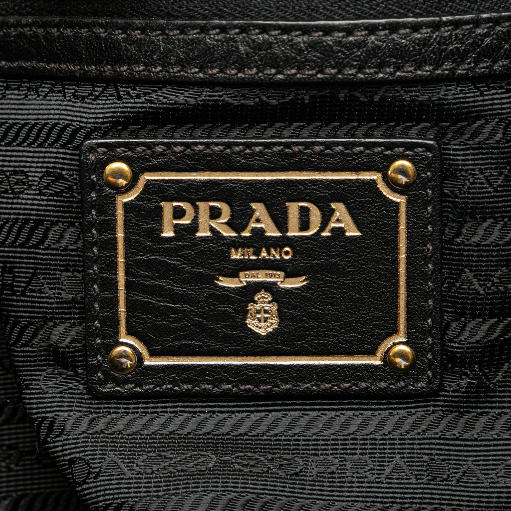 Prada Vitello Daino Tote (SHG-gNT3TM)
