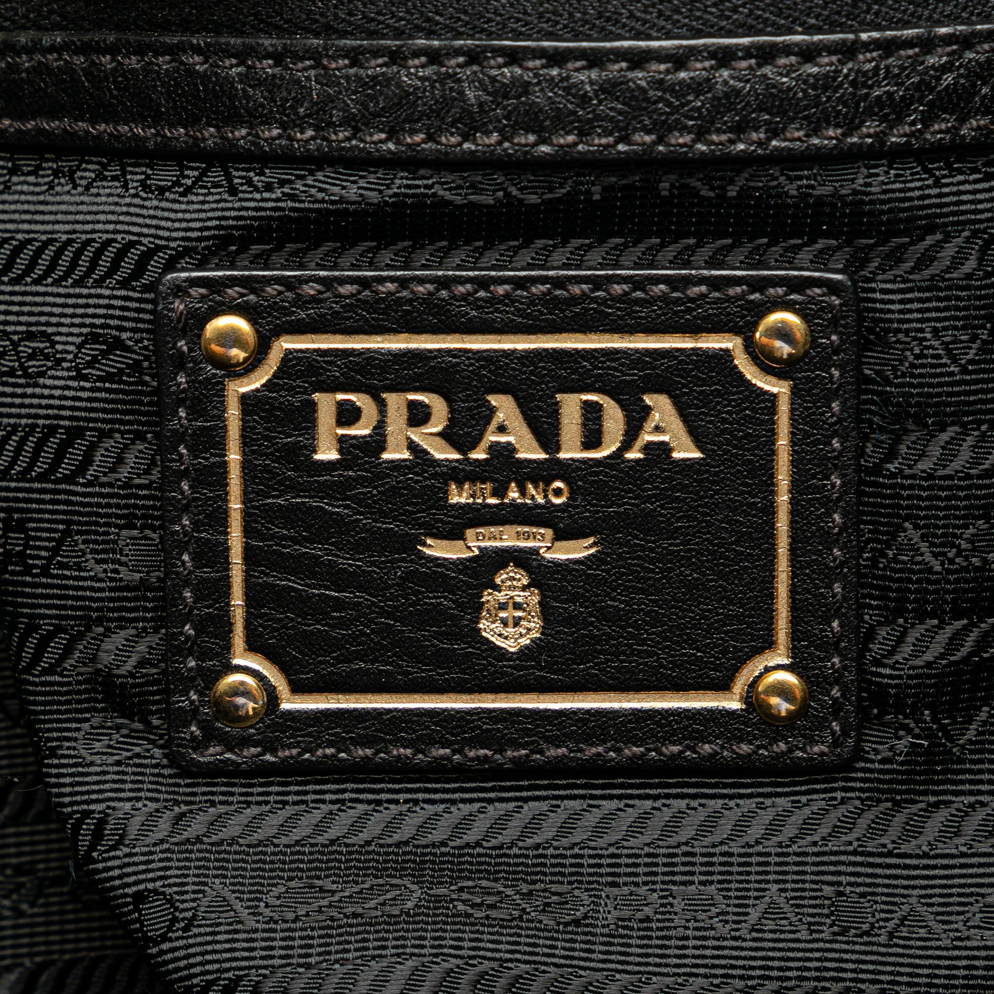 Prada Vitello Daino Tote (SHG-gNT3TM)