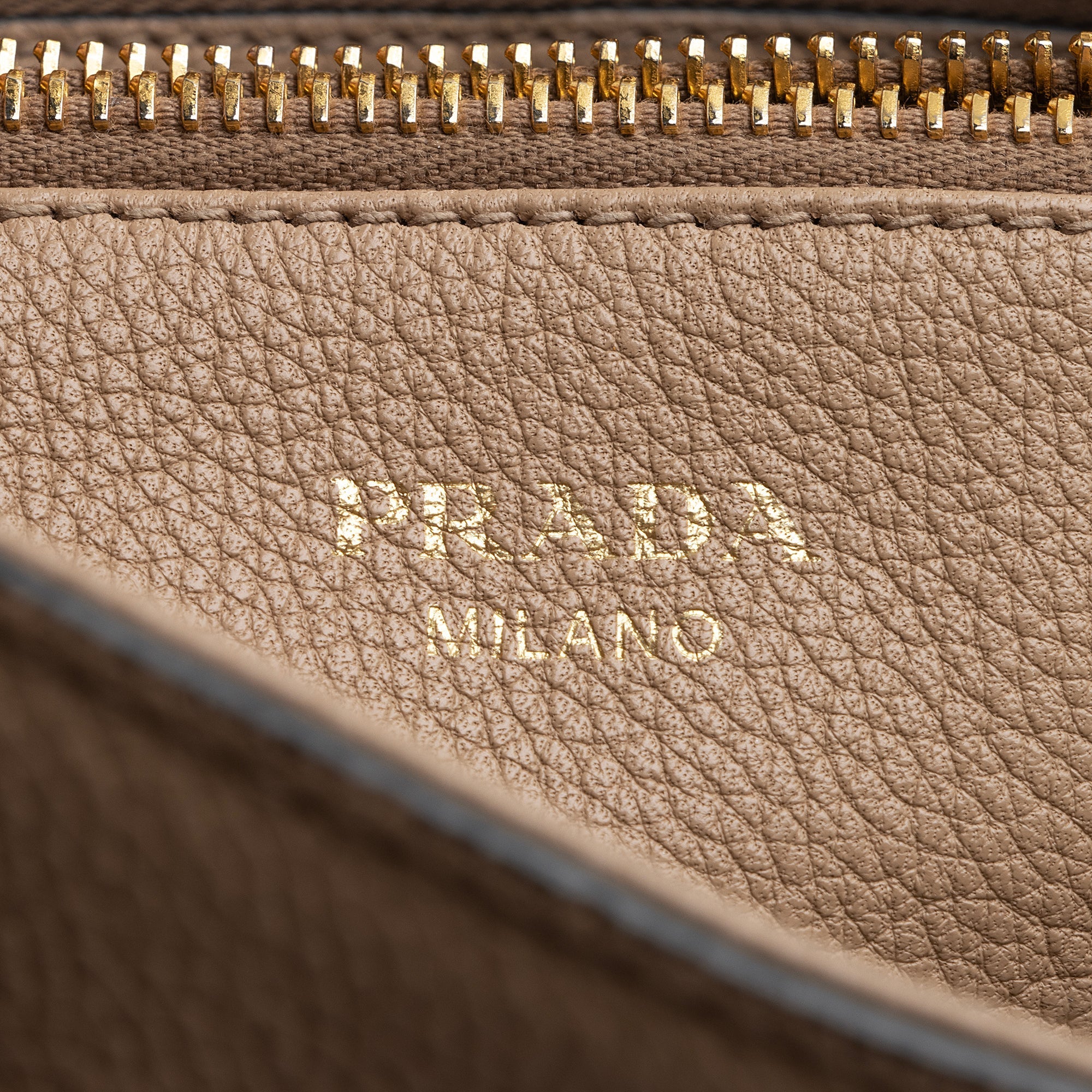 Prada Vitello Phenix Convertible Medium Tote (SHF-22748)