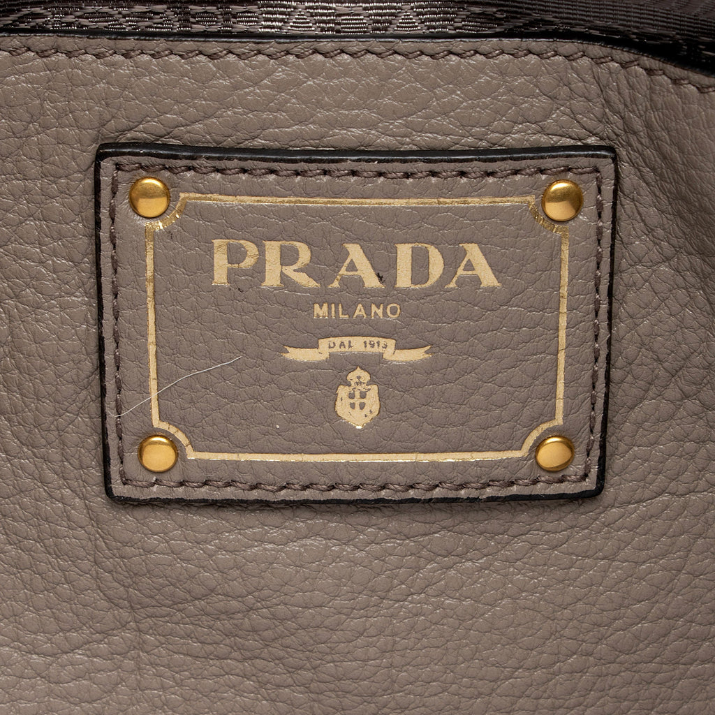 Prada Vitello Phenix Tall Tote (SHF-XqInw4)