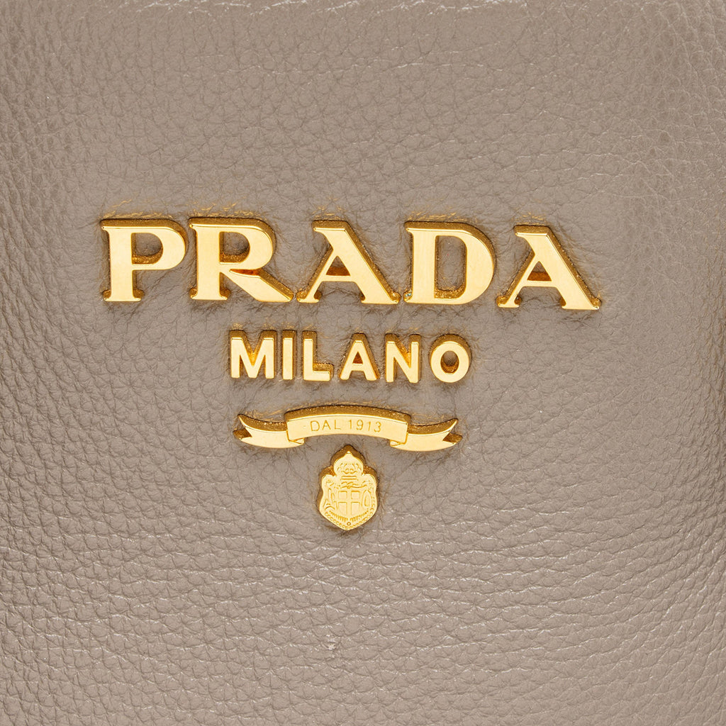 Prada Vitello Phenix Tall Tote (SHF-XqInw4)