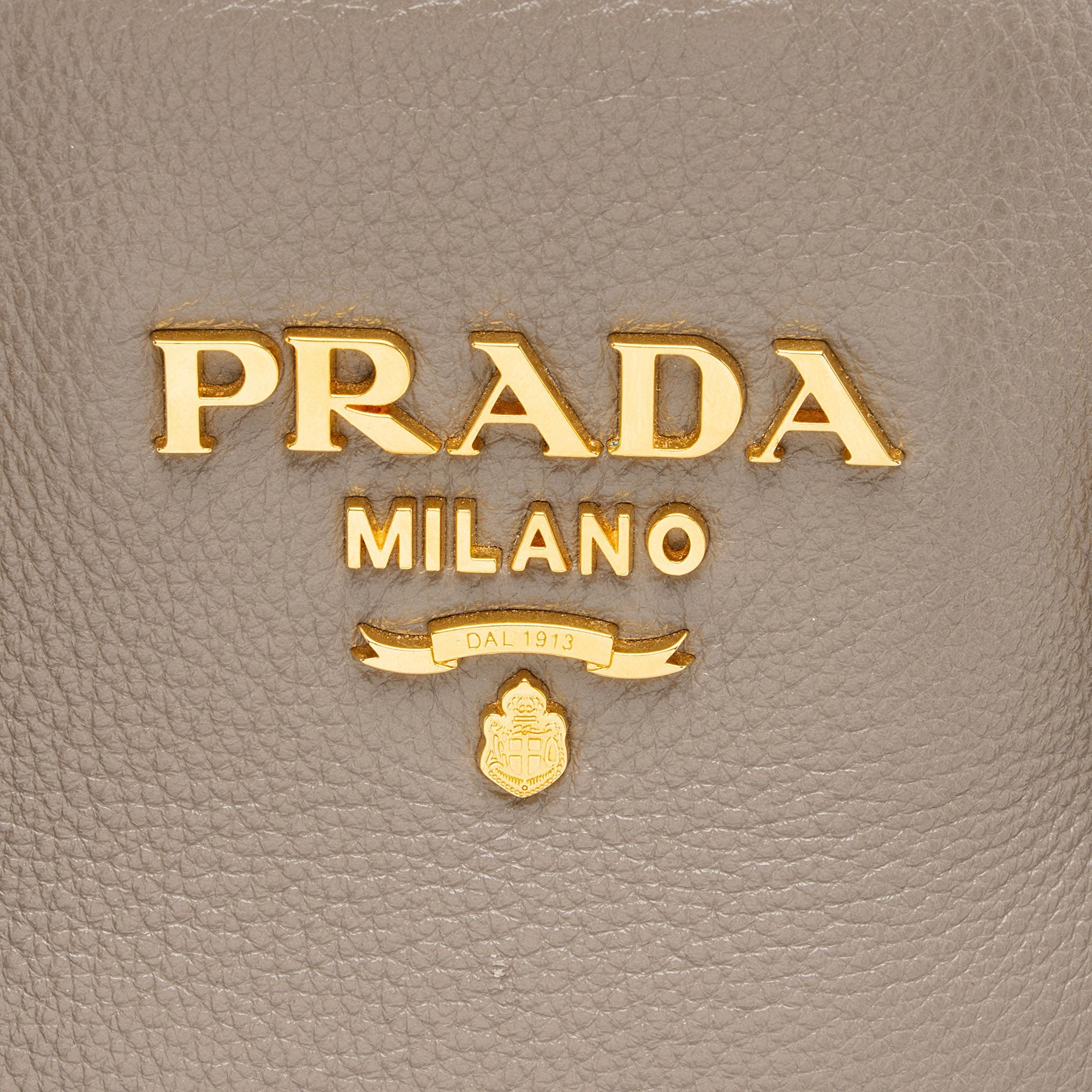 Prada Vitello Phenix Tall Tote (SHF-XqInw4)