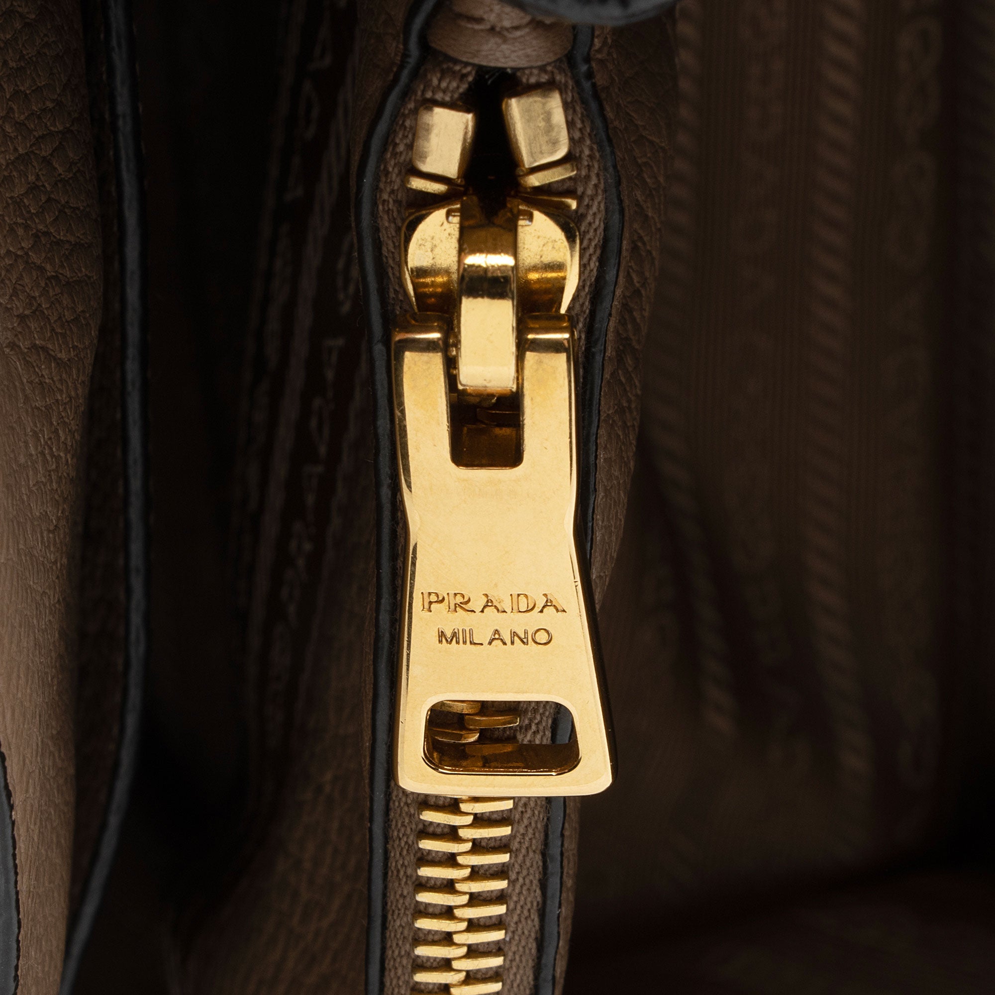 Prada Vitello Phenix Convertible Tote (SHF-YGc48a)