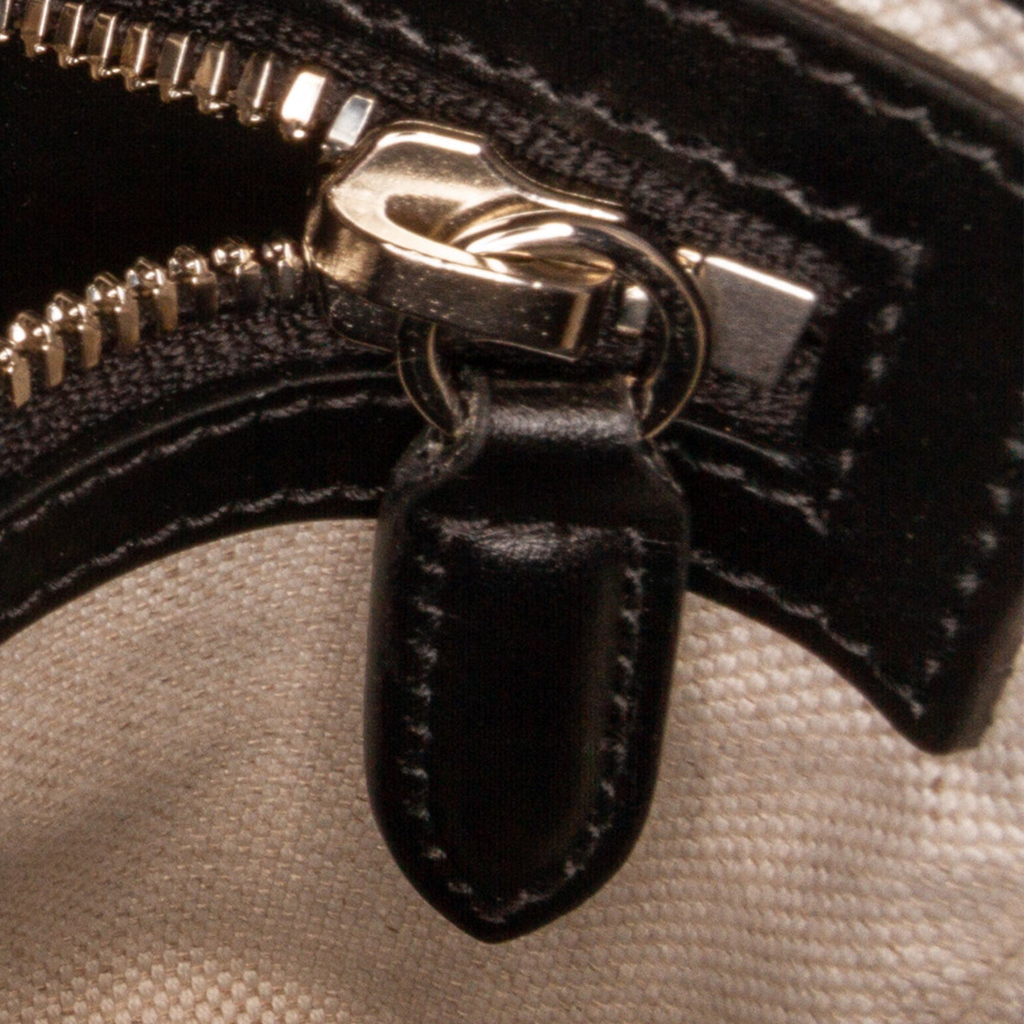 Gucci Gucci Crossbody Bag Black Embossed Leather