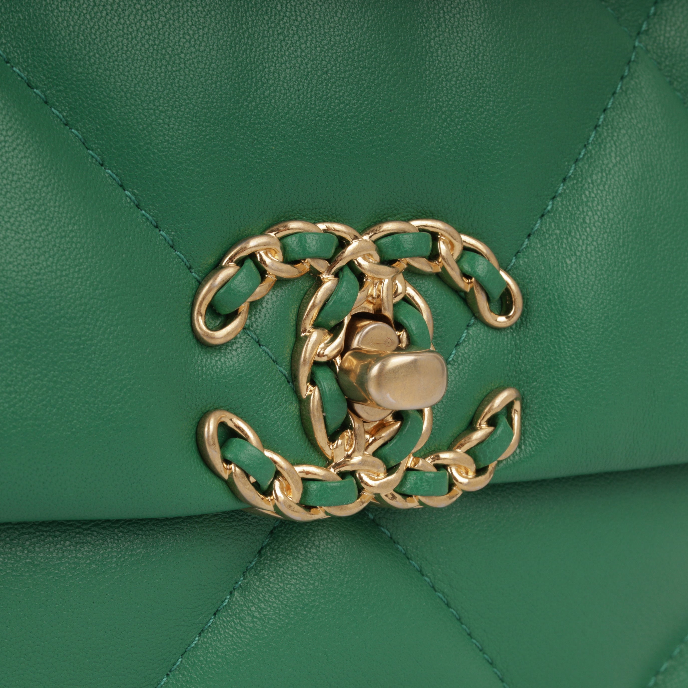 Chanel 19 - Small